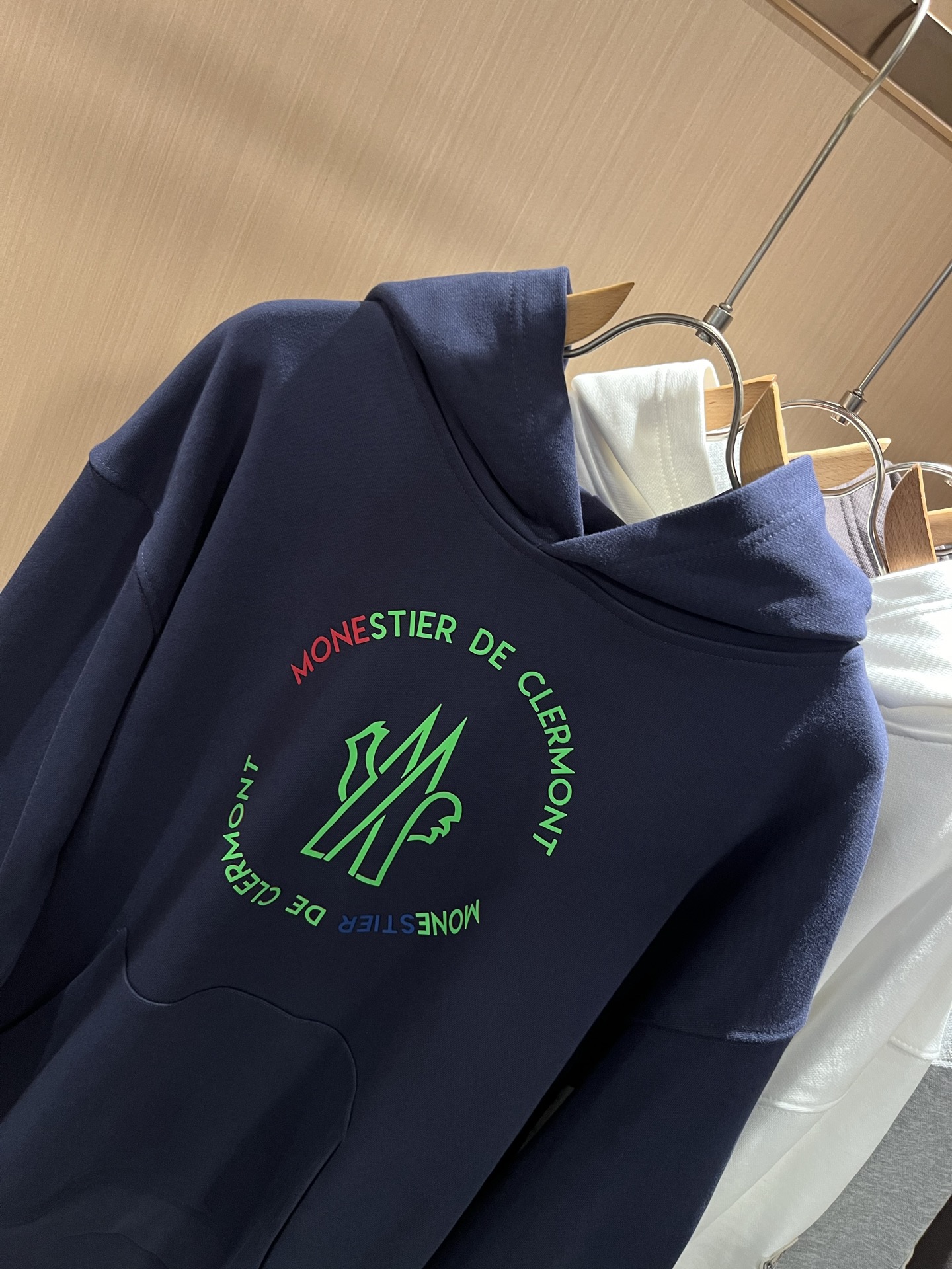 Moncl*r蒙*口2025秋冬男女同款情侣款👫最新的贸易订单长袖连帽卫衣，全品相！！网红款！工艺采用图