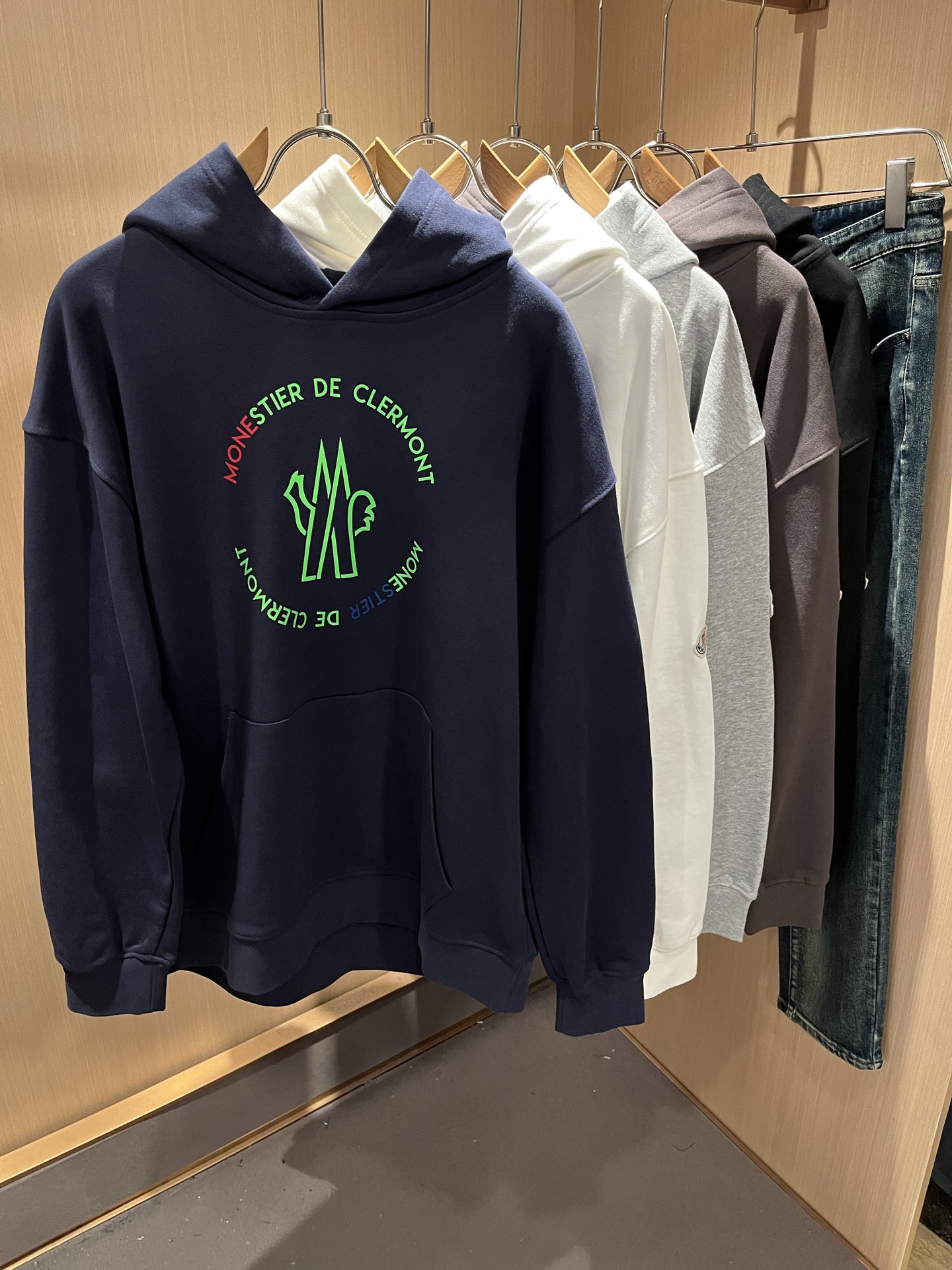 Moncl*r蒙*口2025秋冬男女同款情侣款👫最新的贸易订单长袖连帽卫衣，全品相！！网红款！工艺采用图