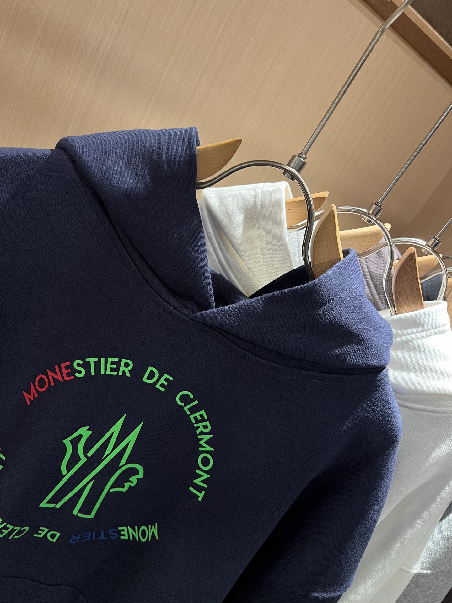 Moncl*r蒙*口2025秋冬男女同款情侣款👫最新的贸易订单长袖连帽卫衣，全品相！！网红款！工艺采用图