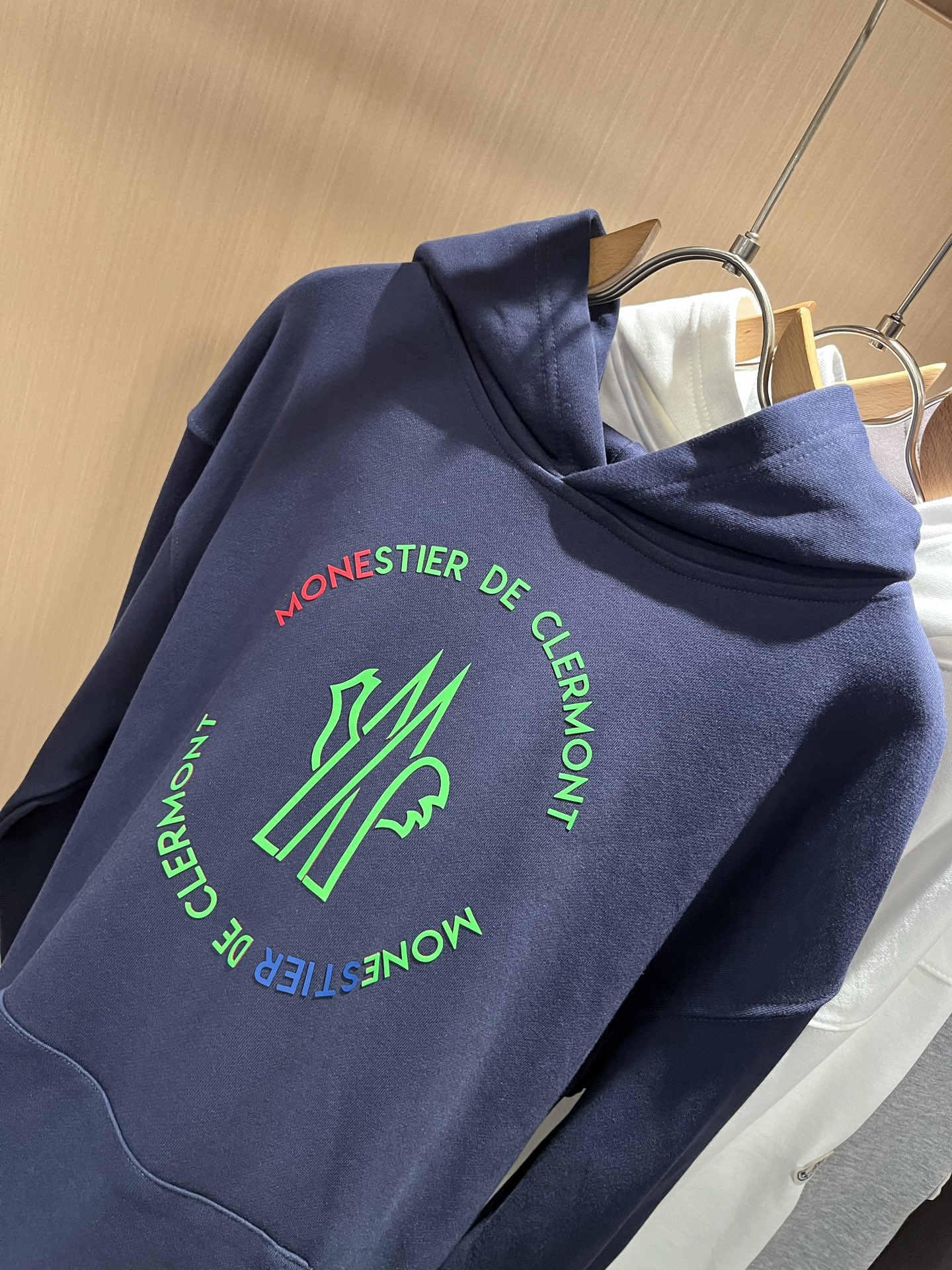 Moncl*r蒙*口2025秋冬男女同款情侣款👫最新的贸易订单长袖连帽卫衣，全品相！！网红款！工艺采用图