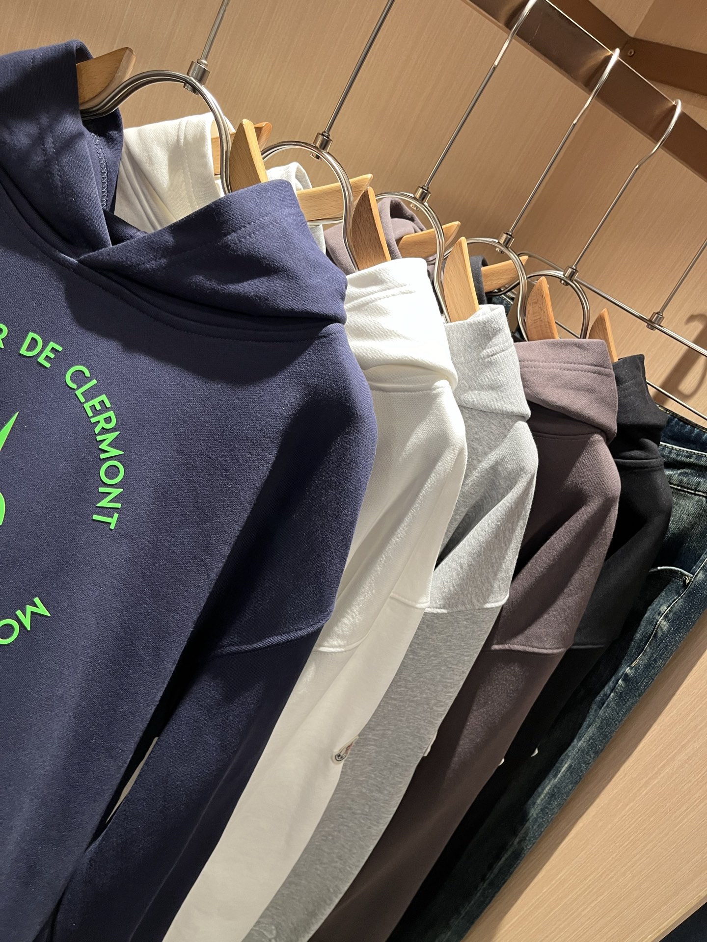 Moncl*r蒙*口2025秋冬男女同款情侣款👫最新的贸易订单长袖连帽卫衣，全品相！！网红款！工艺采用图