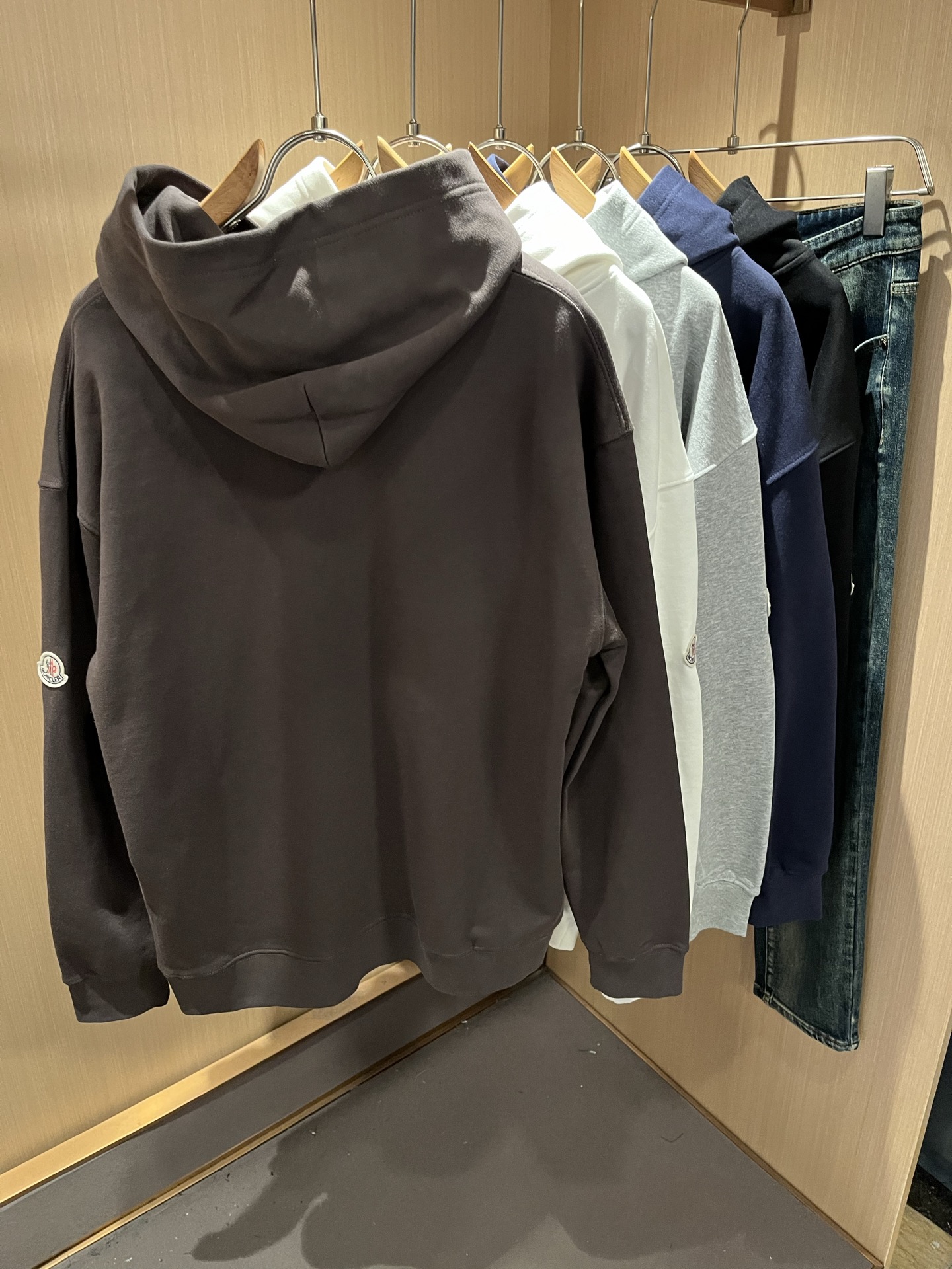 Moncl*r蒙*口2025秋冬男女同款情侣款👫最新的贸易订单长袖连帽卫衣，全品相！！网红款！工艺采用图