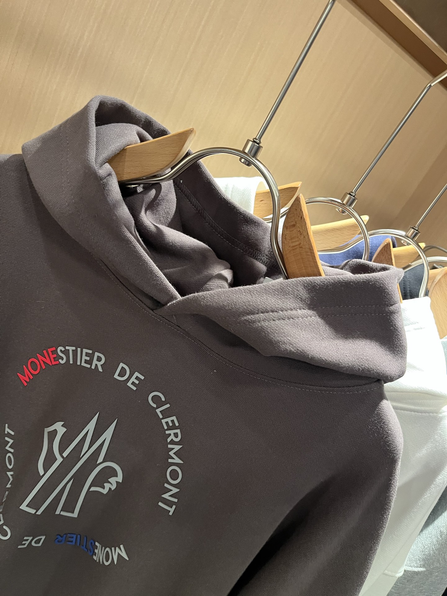 Moncl*r蒙*口2025秋冬男女同款情侣款👫最新的贸易订单长袖连帽卫衣，全品相！！网红款！工艺采用图