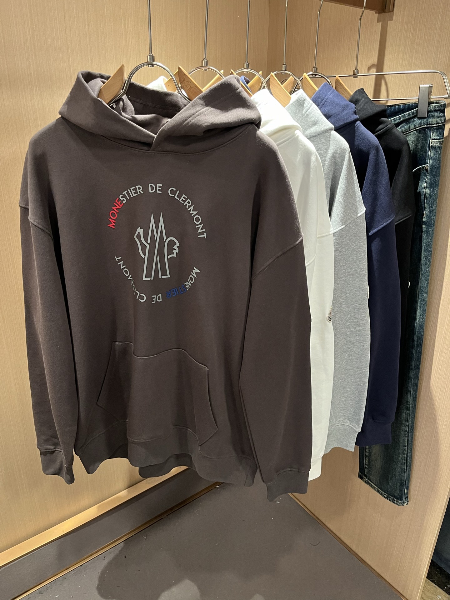 Moncl*r蒙*口2025秋冬男女同款情侣款👫最新的贸易订单长袖连帽卫衣，全品相！！网红款！工艺采用图