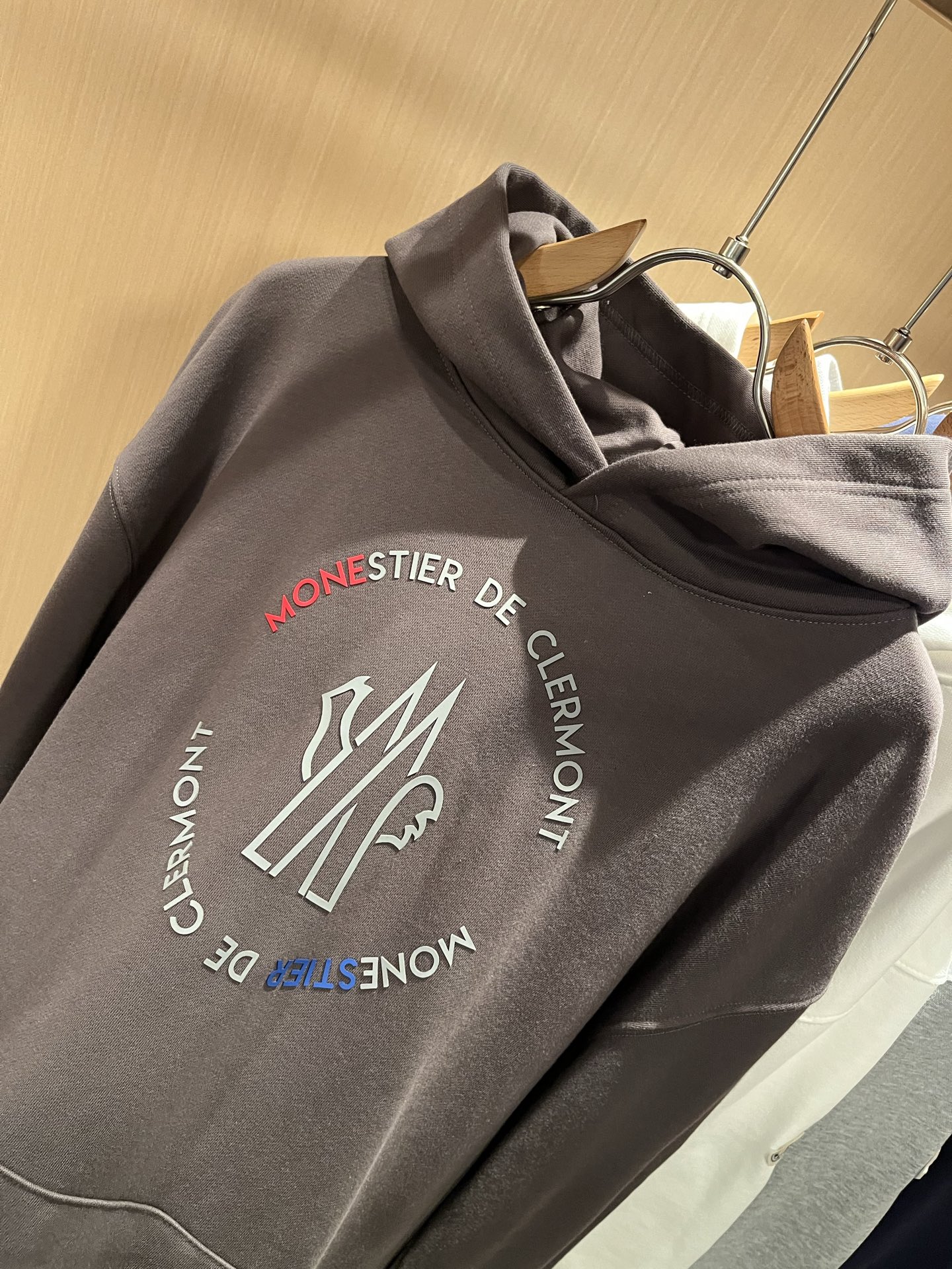 Moncl*r蒙*口2025秋冬男女同款情侣款👫最新的贸易订单长袖连帽卫衣，全品相！！网红款！工艺采用图