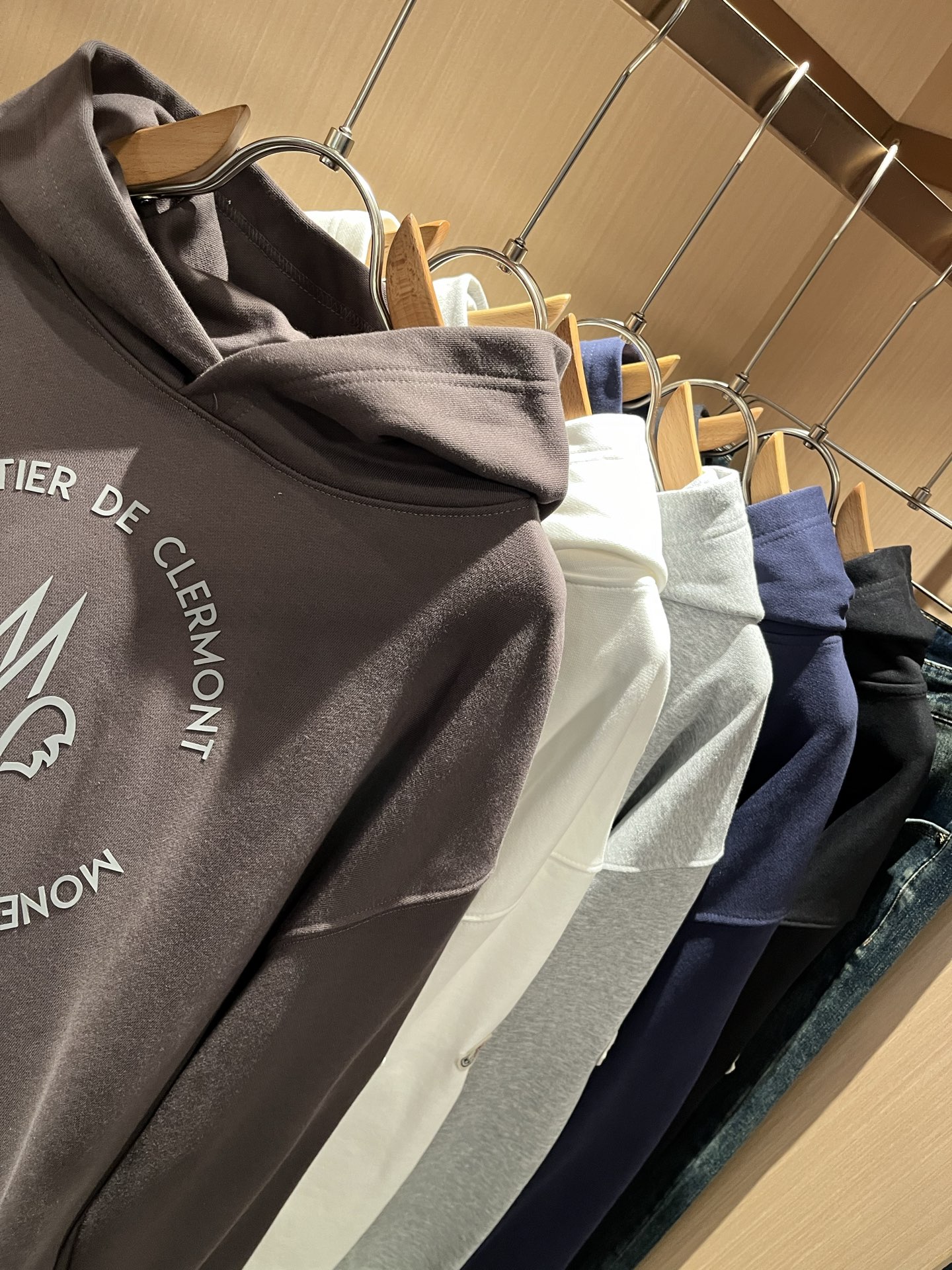 Moncl*r蒙*口2025秋冬男女同款情侣款👫最新的贸易订单长袖连帽卫衣，全品相！！网红款！工艺采用图