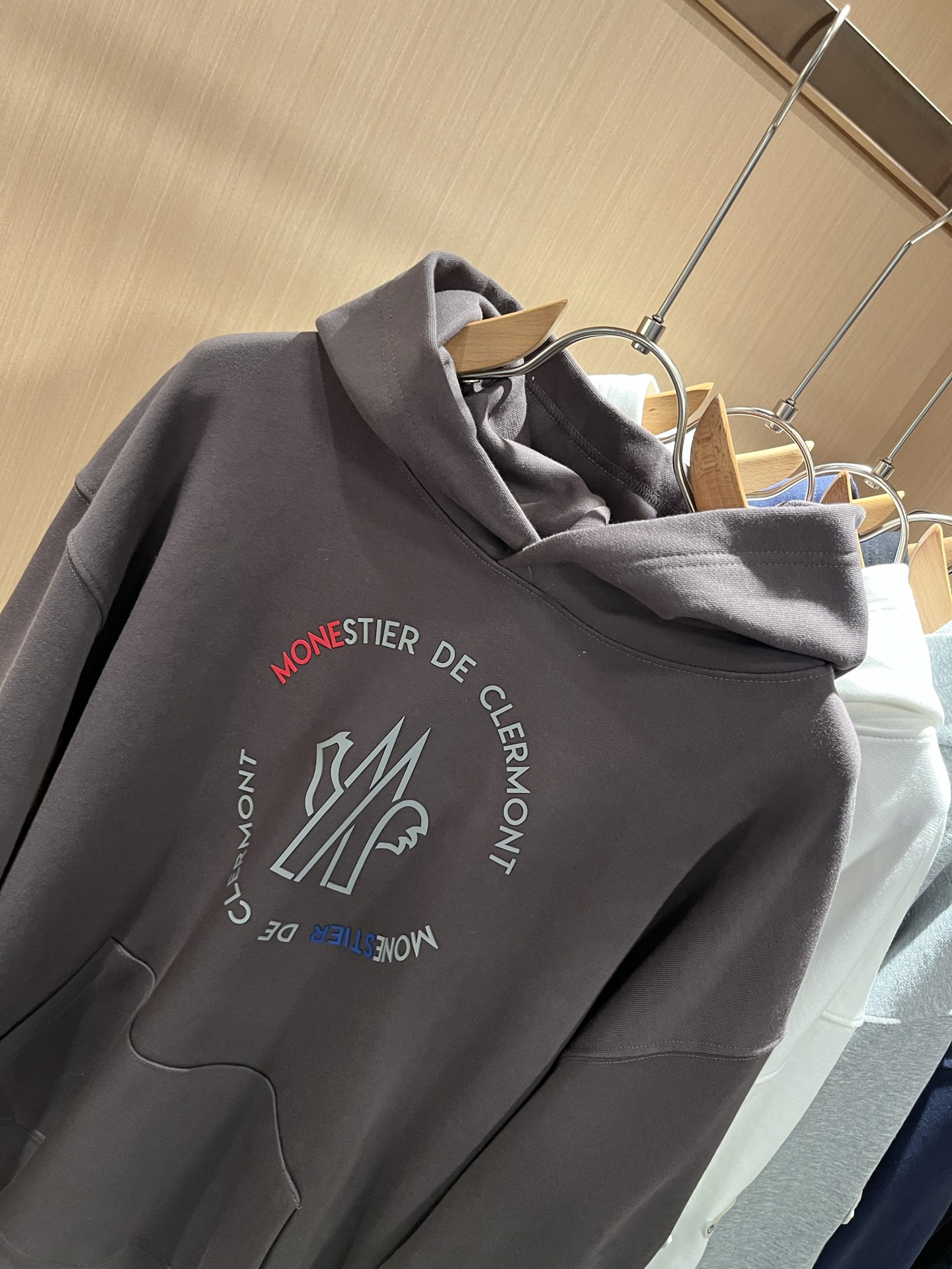 Moncl*r蒙*口2025秋冬男女同款情侣款👫最新的贸易订单长袖连帽卫衣，全品相！！网红款！工艺采用图