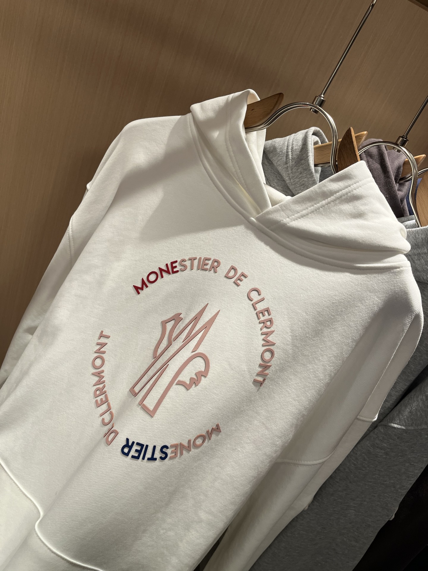 Moncl*r蒙*口2025秋冬男女同款情侣款👫最新的贸易订单长袖连帽卫衣，全品相！！网红款！工艺采用图