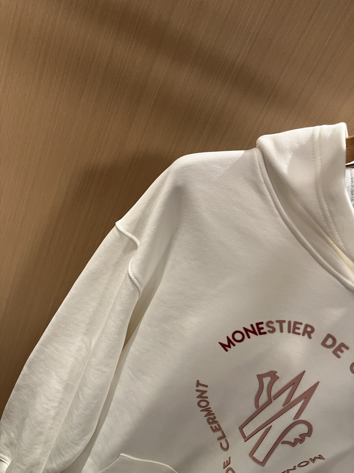 Moncl*r蒙*口2025秋冬男女同款情侣款👫最新的贸易订单长袖连帽卫衣，全品相！！网红款！工艺采用图