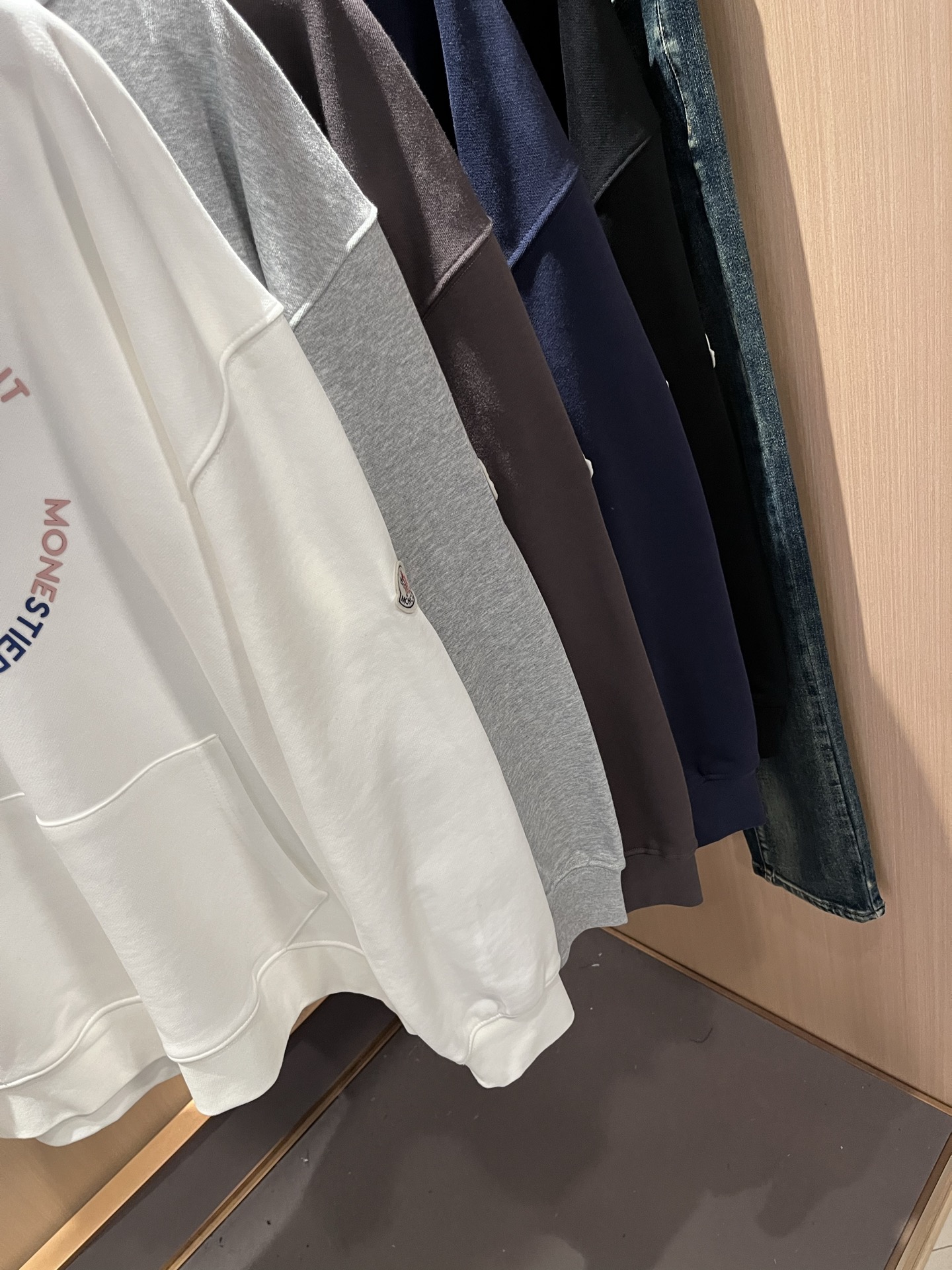 Moncl*r蒙*口2025秋冬男女同款情侣款👫最新的贸易订单长袖连帽卫衣，全品相！！网红款！工艺采用图