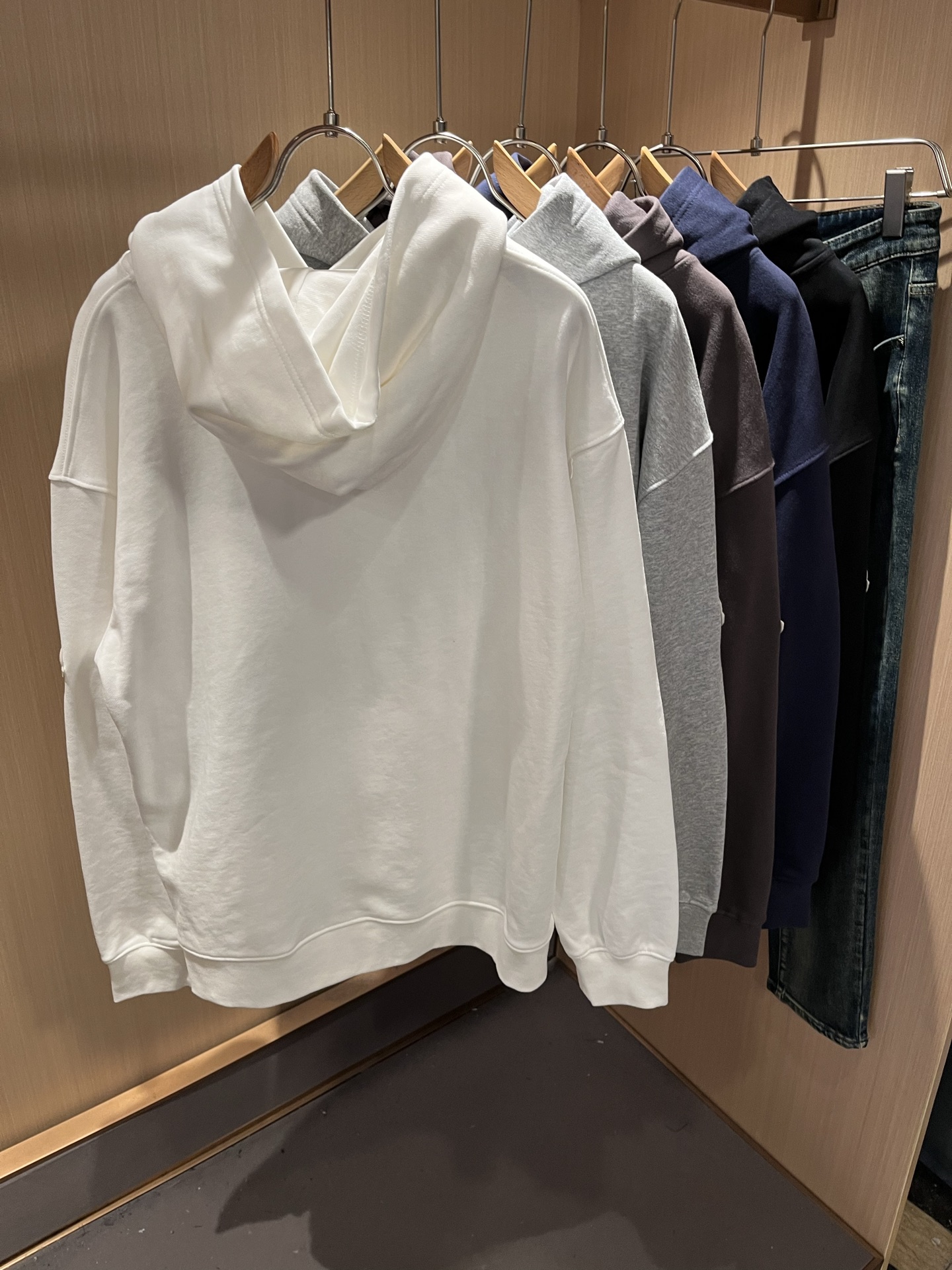 Moncl*r蒙*口2025秋冬男女同款情侣款👫最新的贸易订单长袖连帽卫衣，全品相！！网红款！工艺采用图