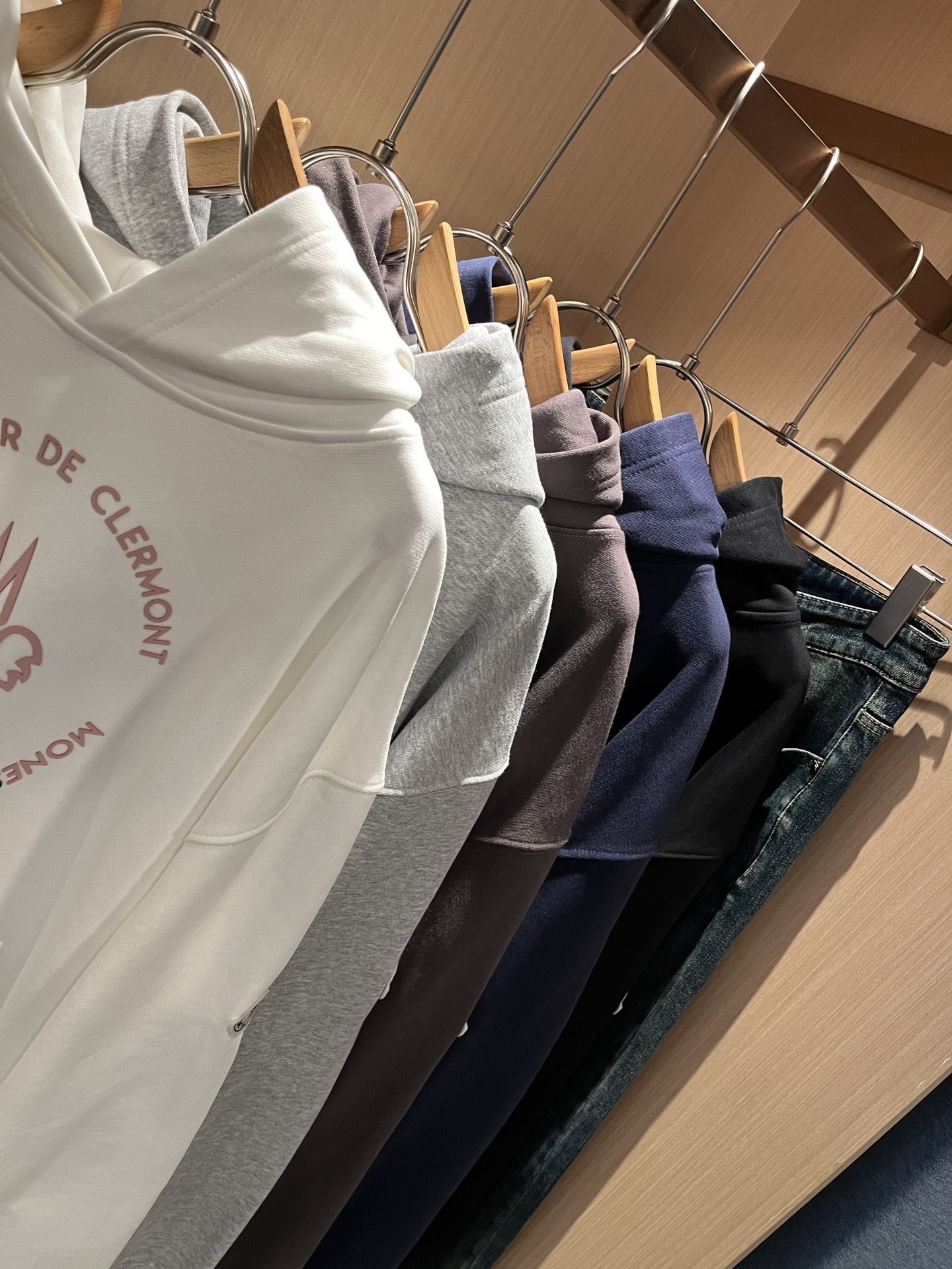 Moncl*r蒙*口2025秋冬男女同款情侣款👫最新的贸易订单长袖连帽卫衣，全品相！！网红款！工艺采用图