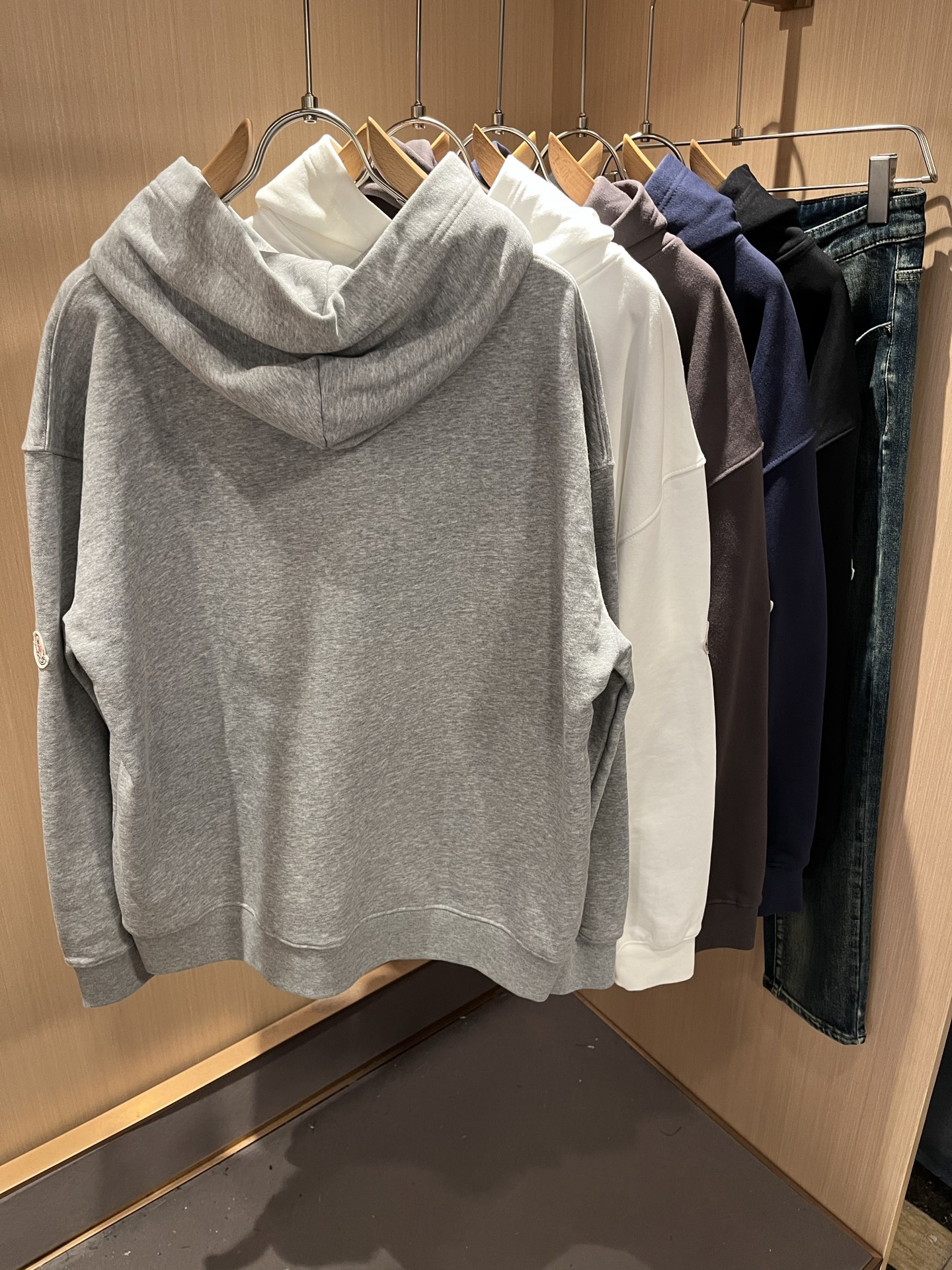 Moncl*r蒙*口2025秋冬男女同款情侣款👫最新的贸易订单长袖连帽卫衣，全品相！！网红款！工艺采用图