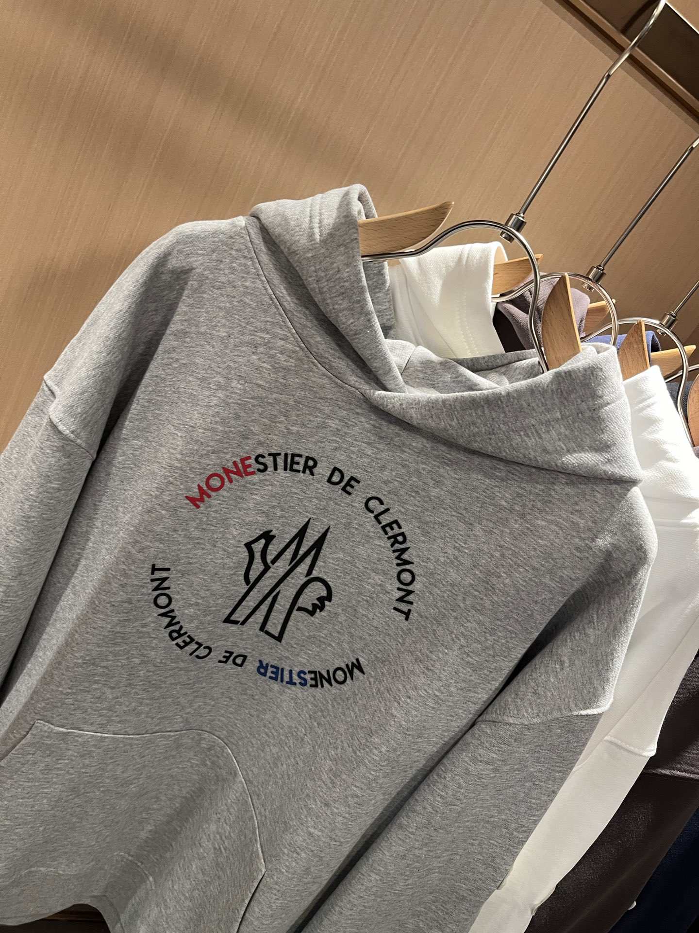 Moncl*r蒙*口2025秋冬男女同款情侣款👫最新的贸易订单长袖连帽卫衣，全品相！！网红款！工艺采用图