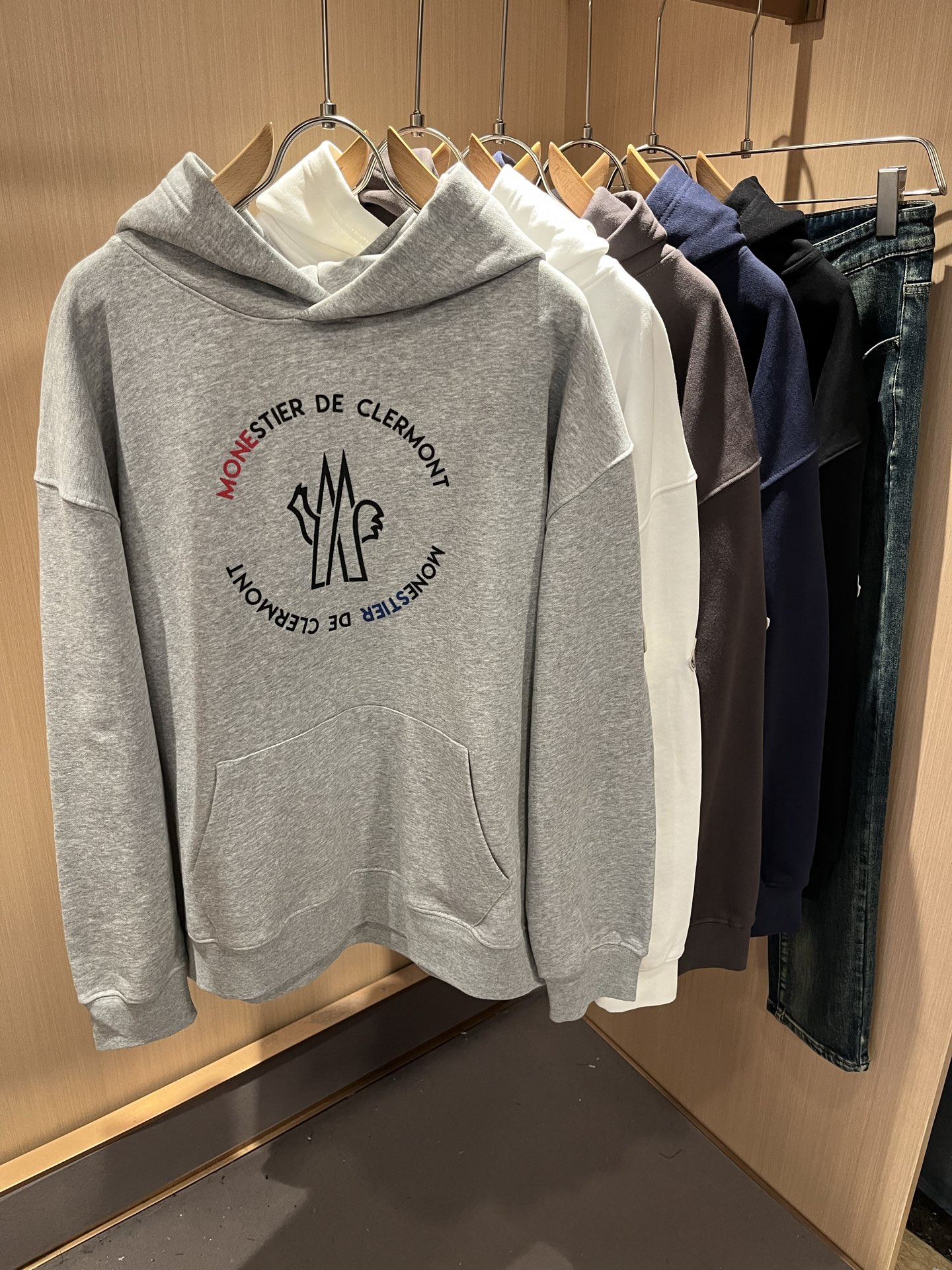 Moncl*r蒙*口2025秋冬男女同款情侣款👫最新的贸易订单长袖连帽卫衣，全品相！！网红款！工艺采用图