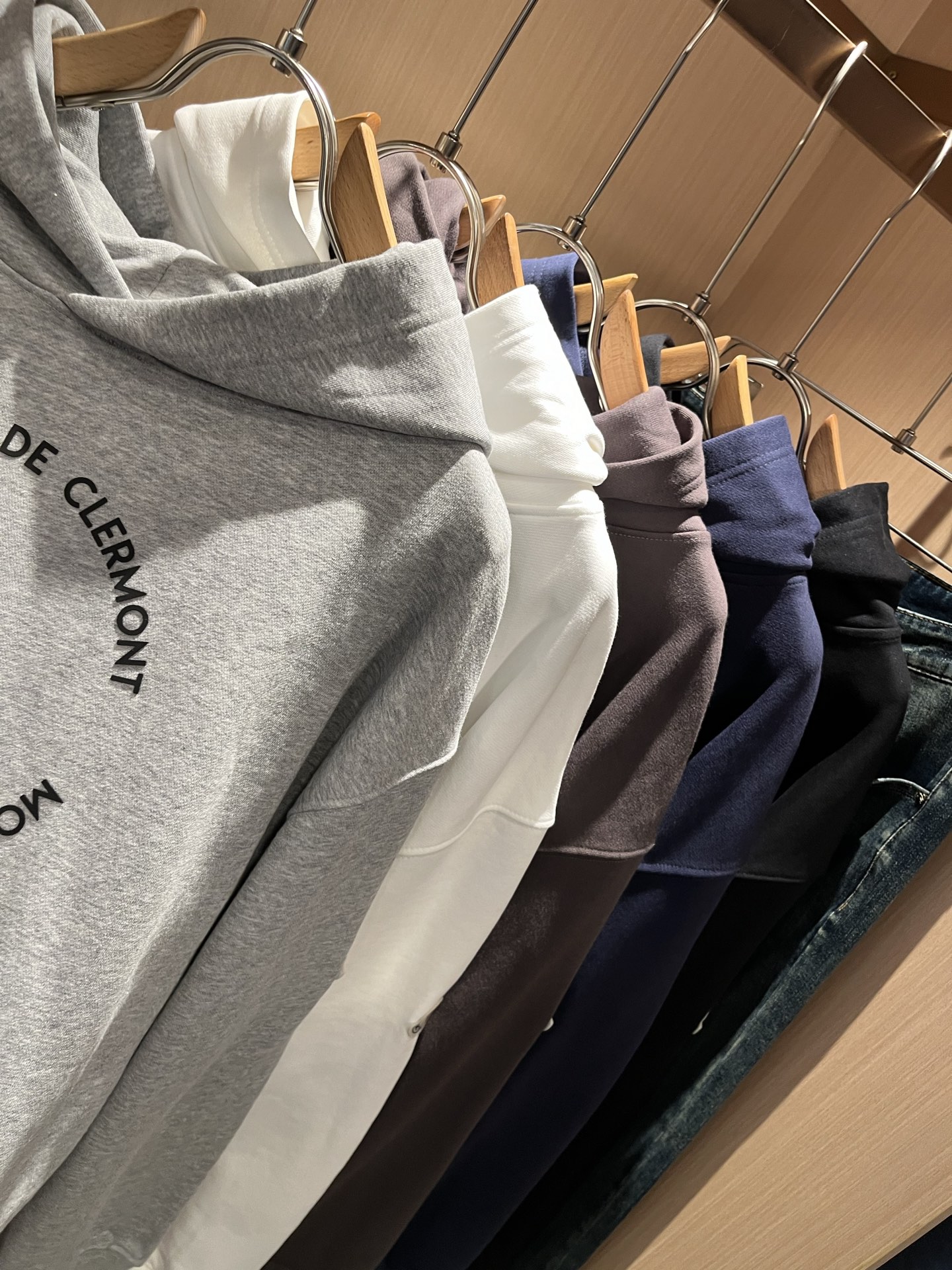 Moncl*r蒙*口2025秋冬男女同款情侣款👫最新的贸易订单长袖连帽卫衣，全品相！！网红款！工艺采用图