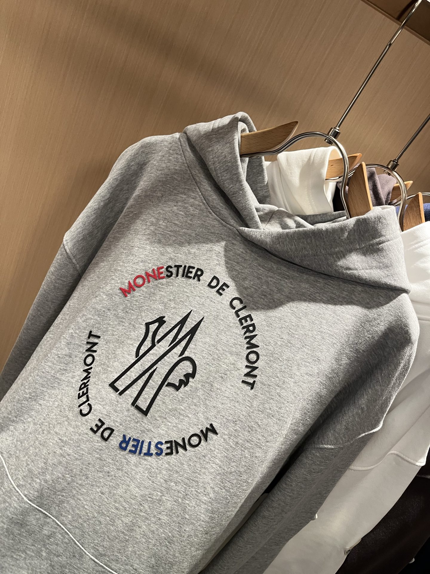 Moncl*r蒙*口2025秋冬男女同款情侣款👫最新的贸易订单长袖连帽卫衣，全品相！！网红款！工艺采用图