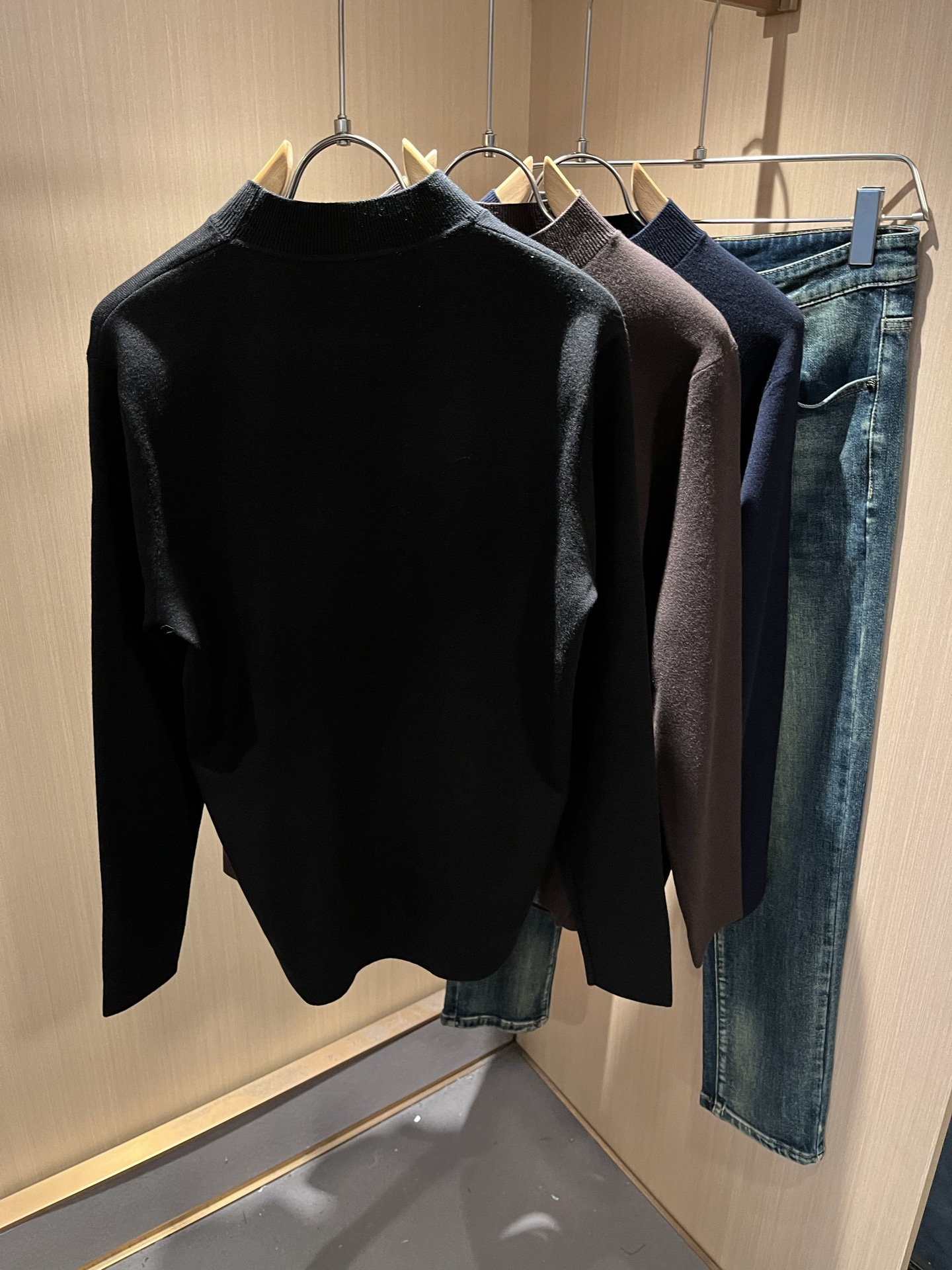 Loro Piana诺悠翩雅 2025秋冬男士最新的贸易订单针织羊毛衫，全品相！！上身舒适透气，不僵硬，