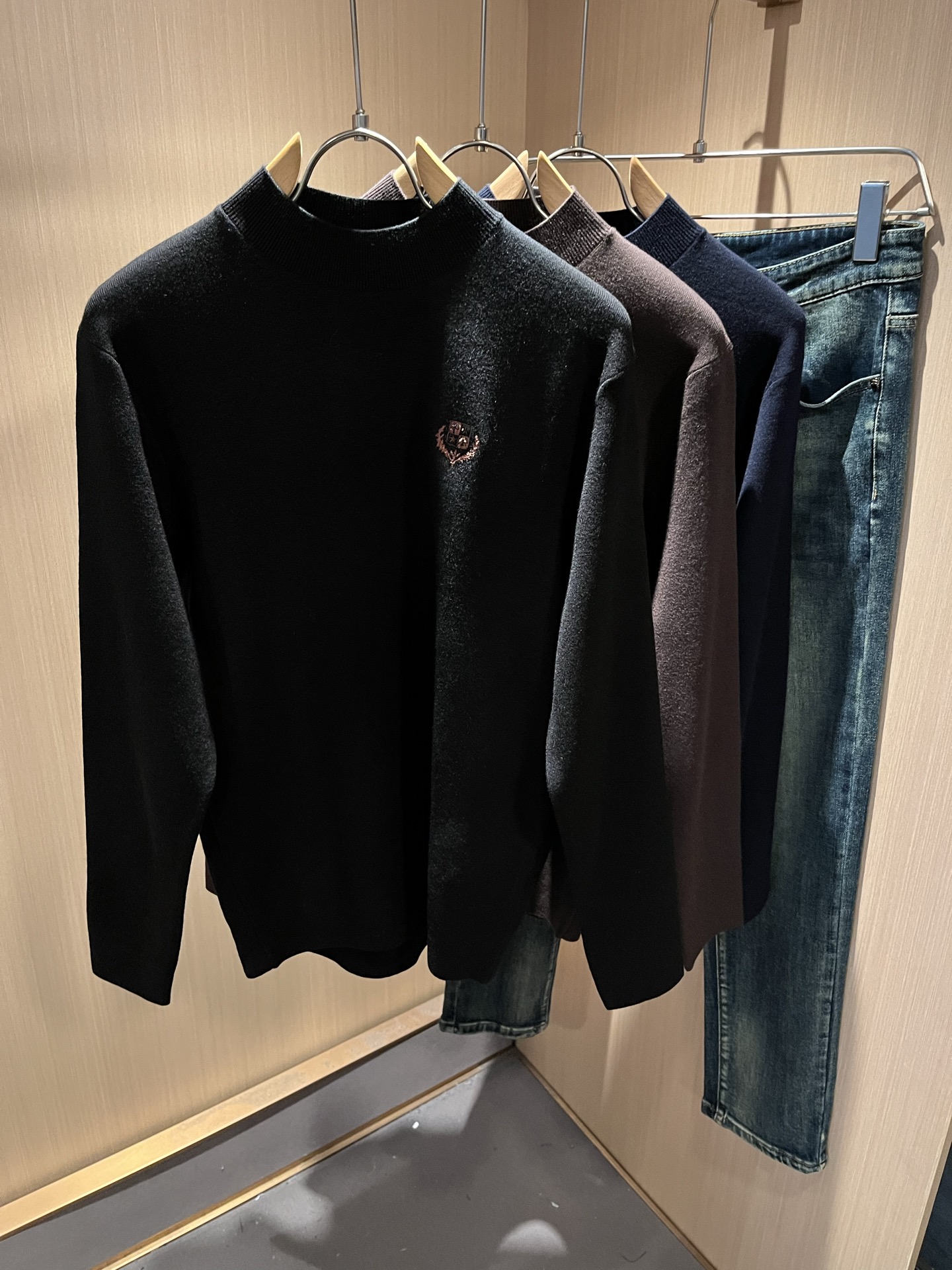 Loro Piana诺悠翩雅 2025秋冬男士最新的贸易订单针织羊毛衫，全品相！！上身舒适透气，不僵硬，