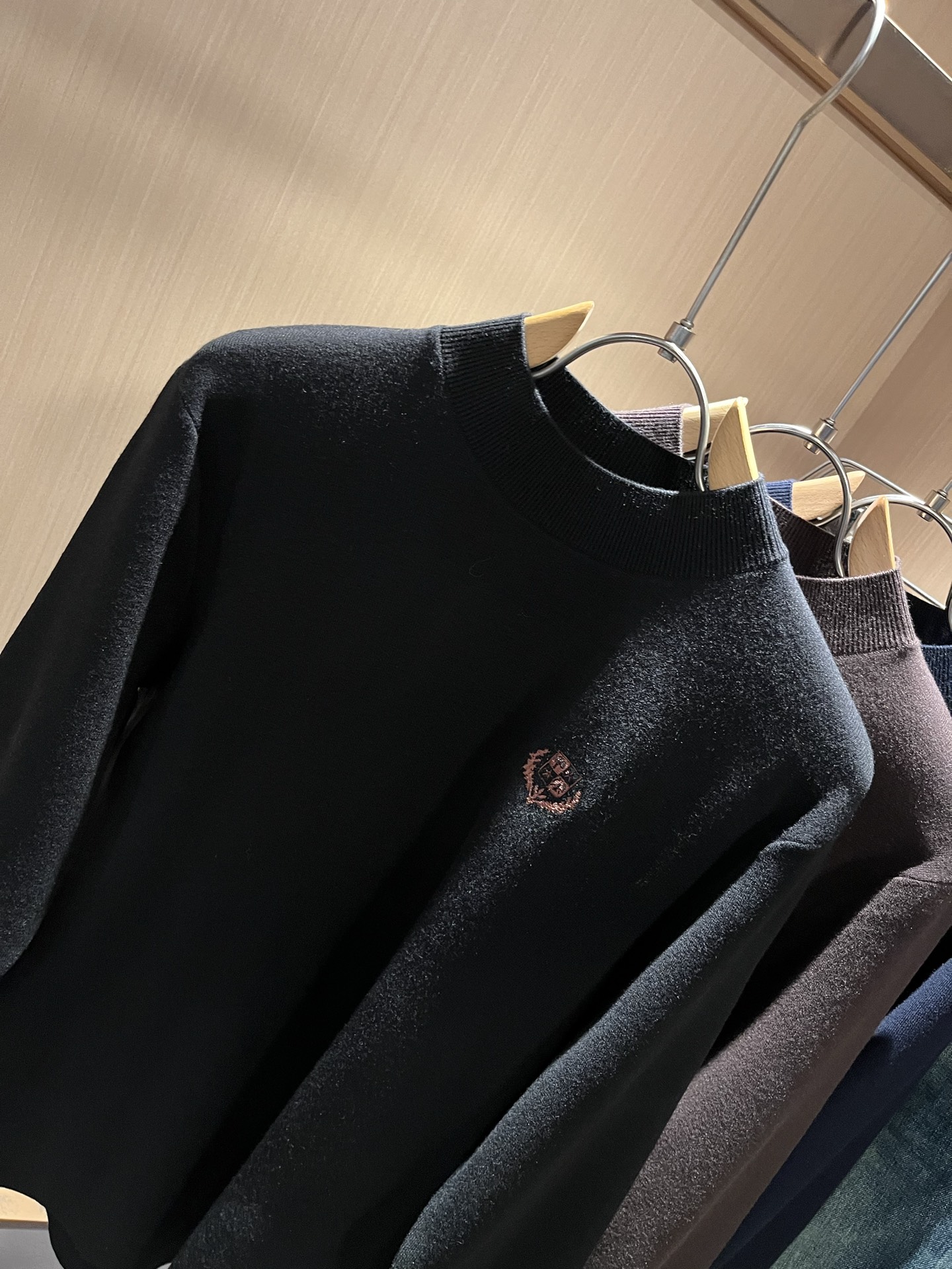 Loro Piana诺悠翩雅 2025秋冬男士最新的贸易订单针织羊毛衫，全品相！！上身舒适透气，不僵硬，