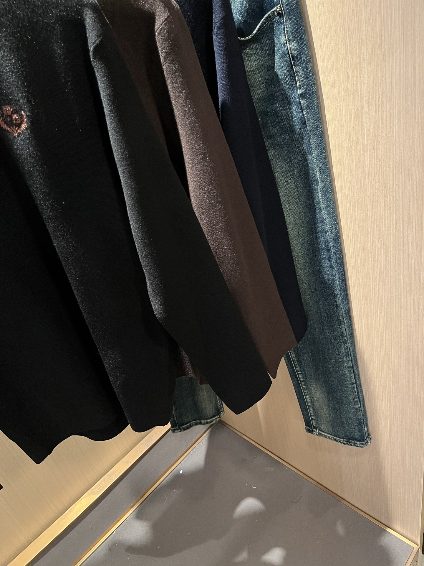 Loro Piana诺悠翩雅 2025秋冬男士最新的贸易订单针织羊毛衫，全品相！！上身舒适透气，不僵硬，