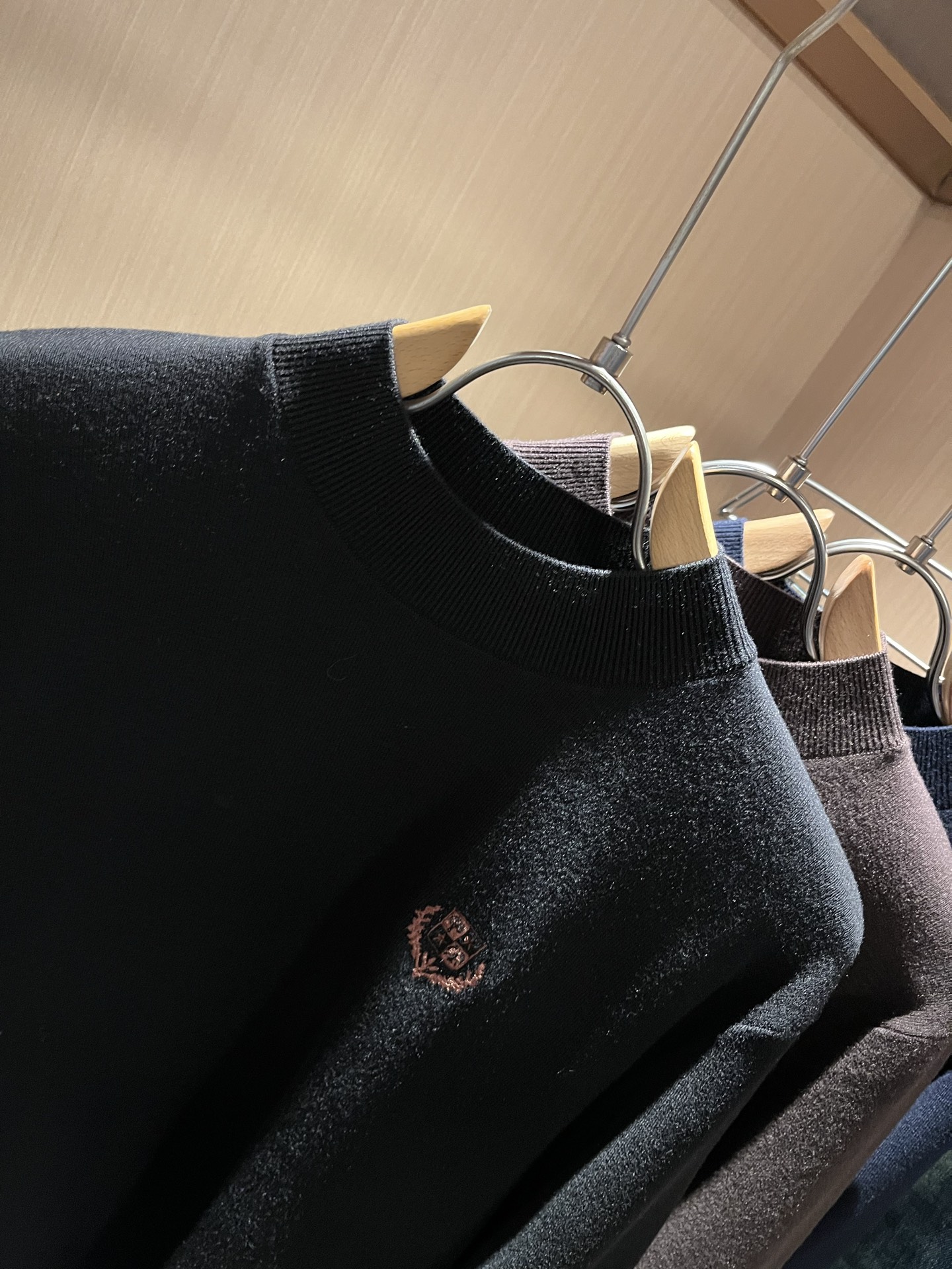 Loro Piana诺悠翩雅 2025秋冬男士最新的贸易订单针织羊毛衫，全品相！！上身舒适透气，不僵硬，