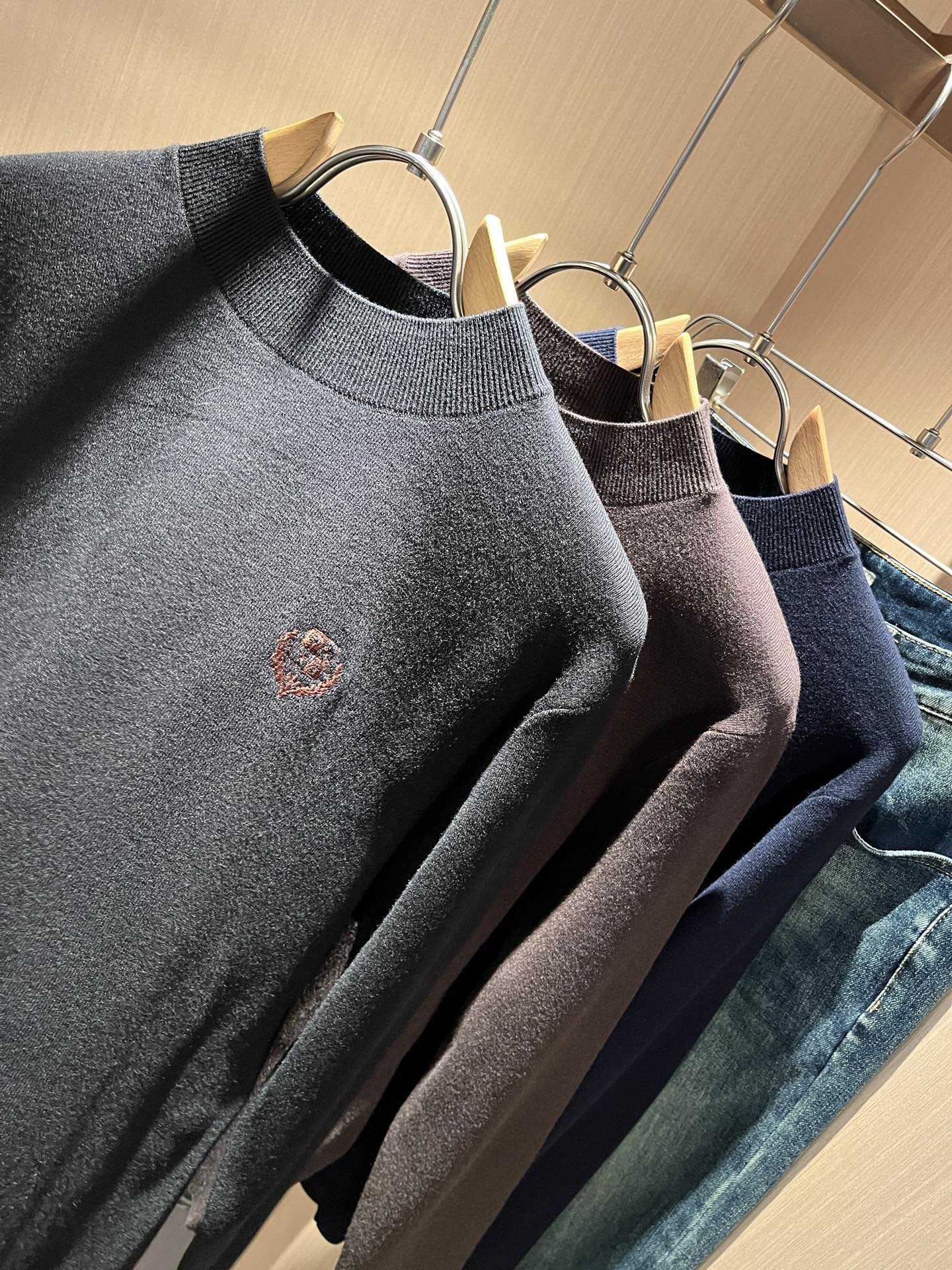 Loro Piana诺悠翩雅 2025秋冬男士最新的贸易订单针织羊毛衫，全品相！！上身舒适透气，不僵硬，