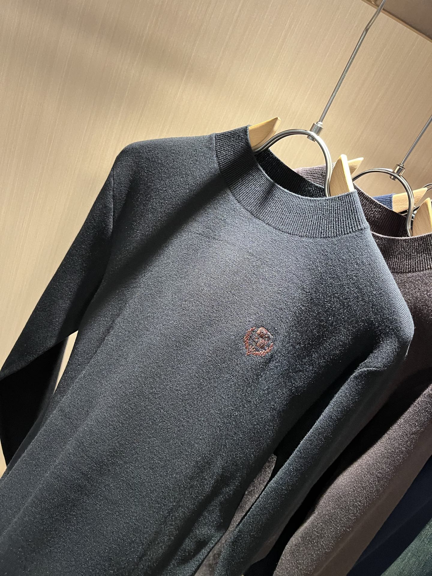 Loro Piana诺悠翩雅 2025秋冬男士最新的贸易订单针织羊毛衫，全品相！！上身舒适透气，不僵硬，