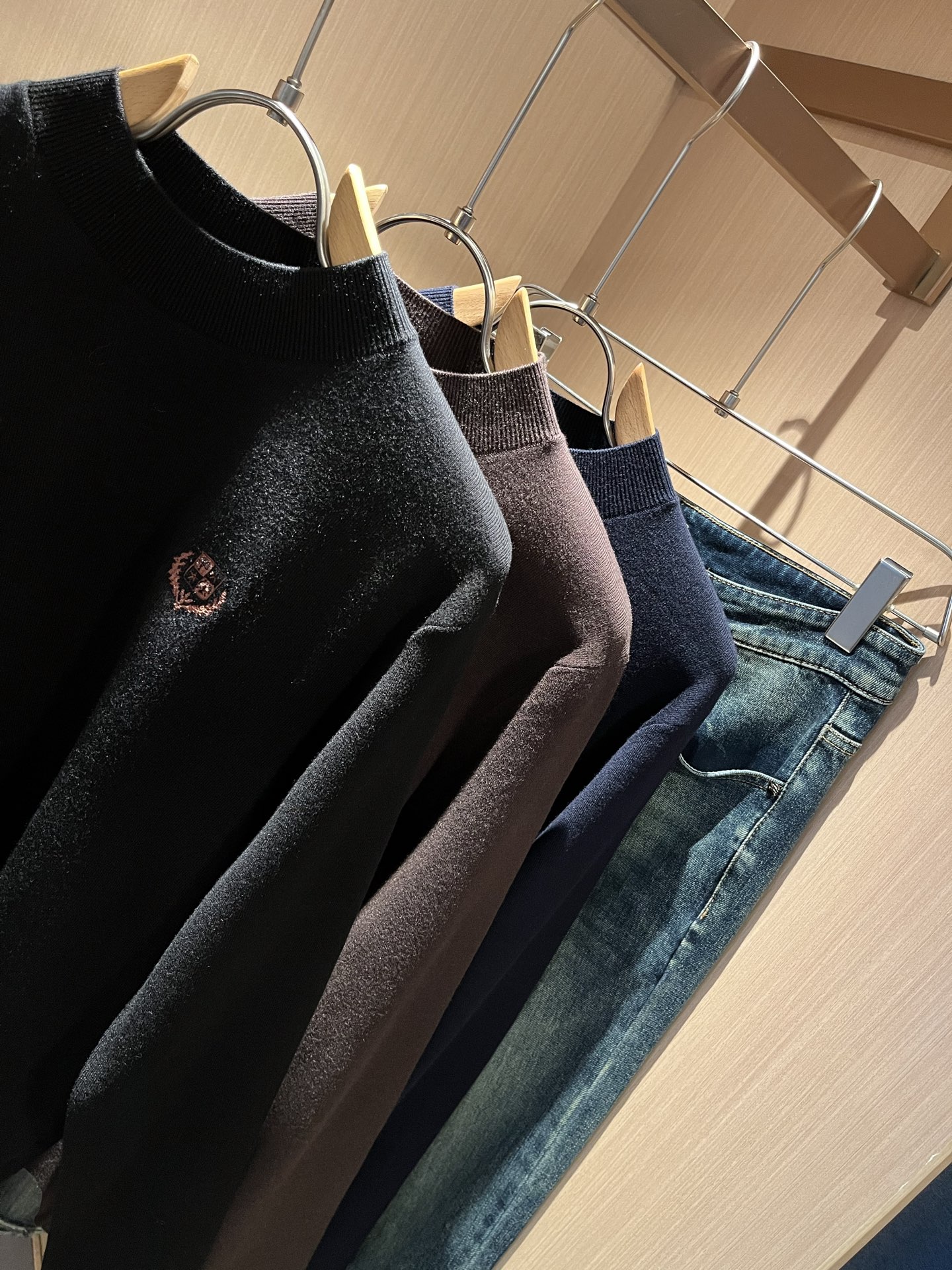 Loro Piana诺悠翩雅 2025秋冬男士最新的贸易订单针织羊毛衫，全品相！！上身舒适透气，不僵硬，