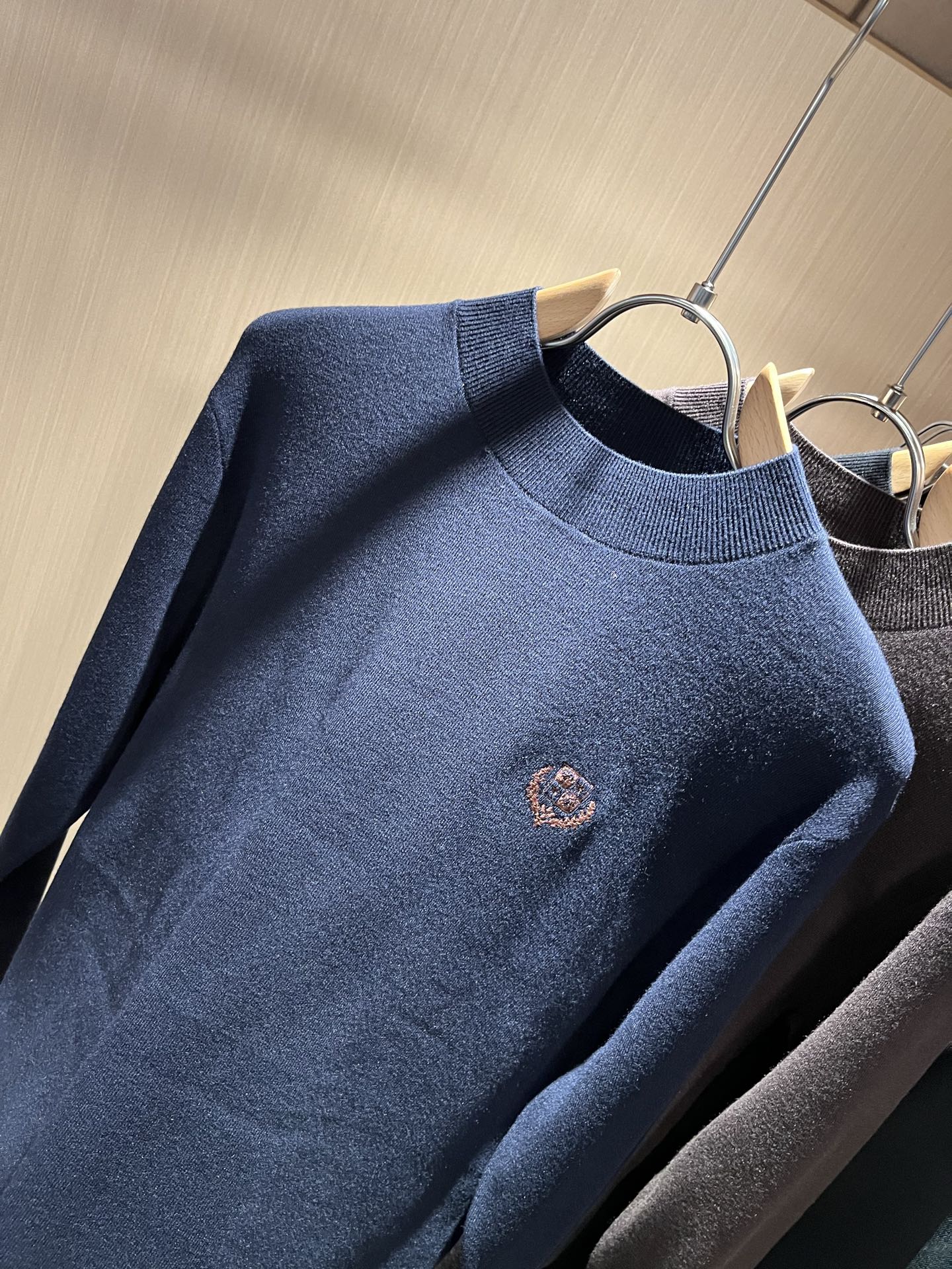 Loro Piana诺悠翩雅 2025秋冬男士最新的贸易订单针织羊毛衫，全品相！！上身舒适透气，不僵硬，