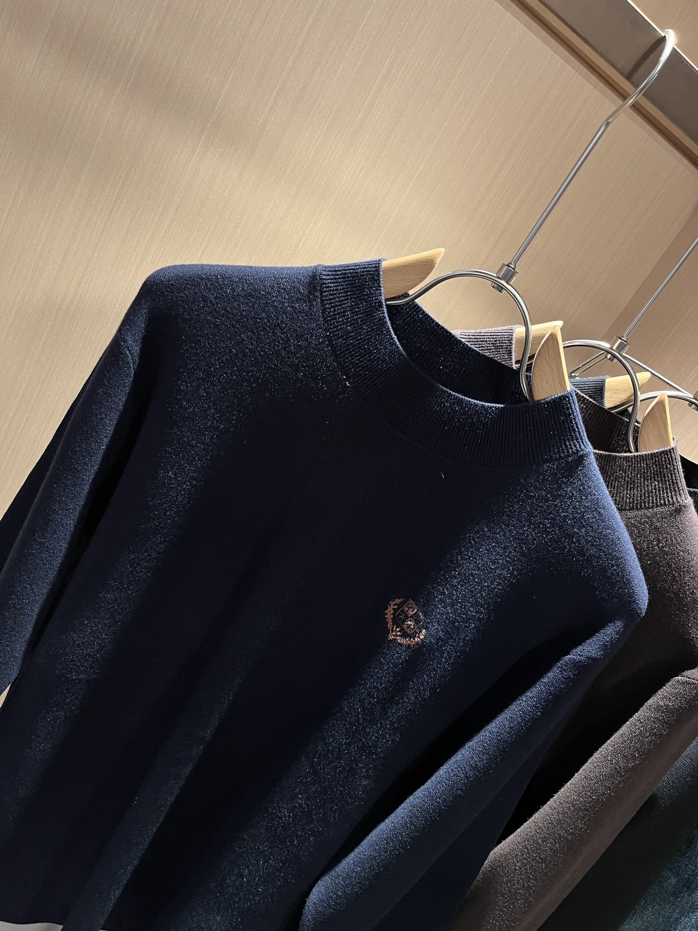 Loro Piana诺悠翩雅 2025秋冬男士最新的贸易订单针织羊毛衫，全品相！！上身舒适透气，不僵硬，