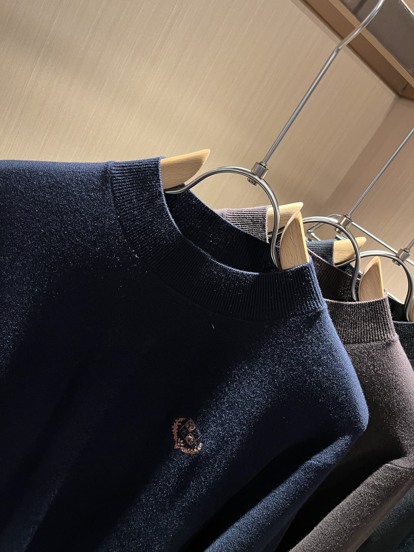 Loro Piana诺悠翩雅 2025秋冬男士最新的贸易订单针织羊毛衫，全品相！！上身舒适透气，不僵硬，