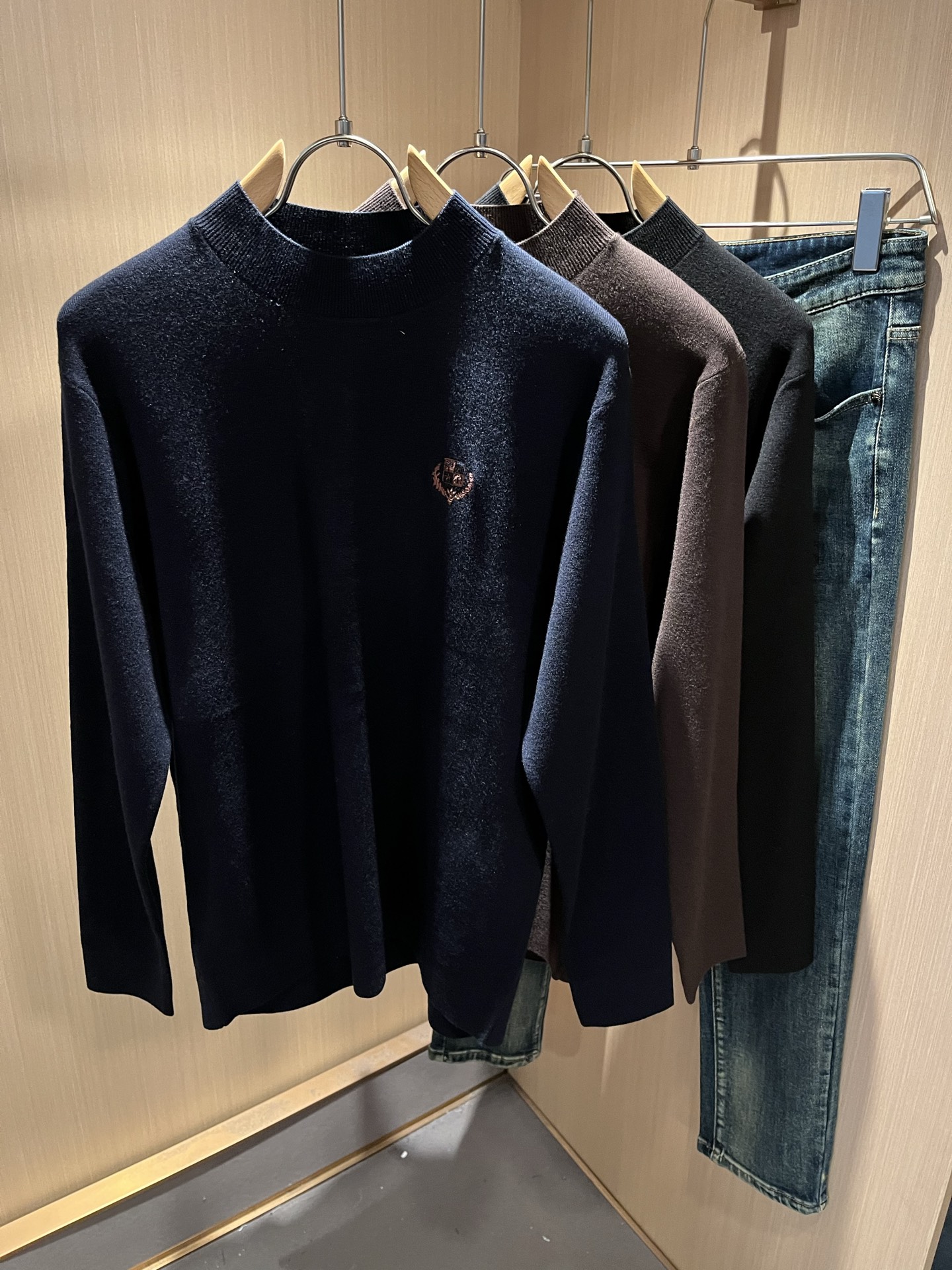 Loro Piana诺悠翩雅 2025秋冬男士最新的贸易订单针织羊毛衫，全品相！！上身舒适透气，不僵硬，