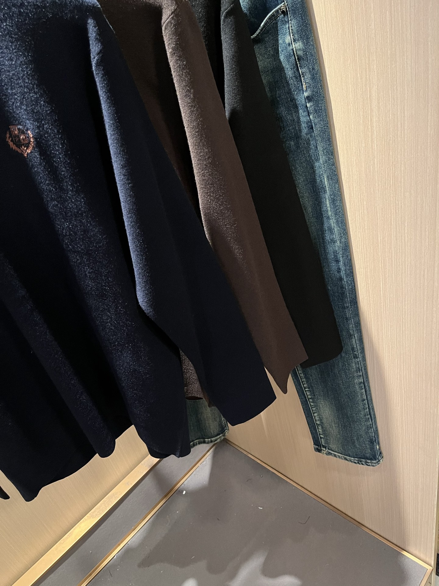 Loro Piana诺悠翩雅 2025秋冬男士最新的贸易订单针织羊毛衫，全品相！！上身舒适透气，不僵硬，