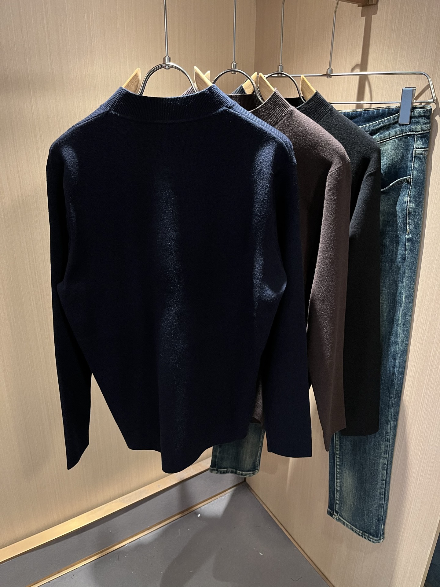 Loro Piana诺悠翩雅 2025秋冬男士最新的贸易订单针织羊毛衫，全品相！！上身舒适透气，不僵硬，