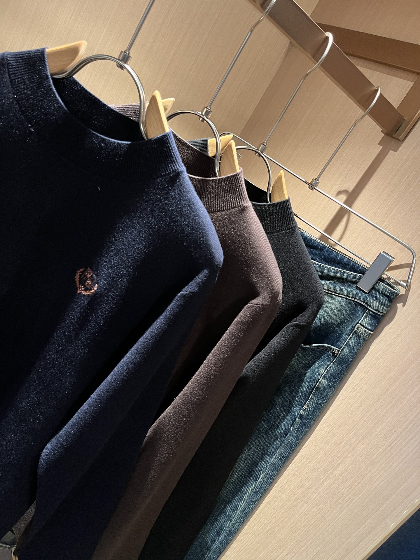 Loro Piana诺悠翩雅 2025秋冬男士最新的贸易订单针织羊毛衫，全品相！！上身舒适透气，不僵硬，