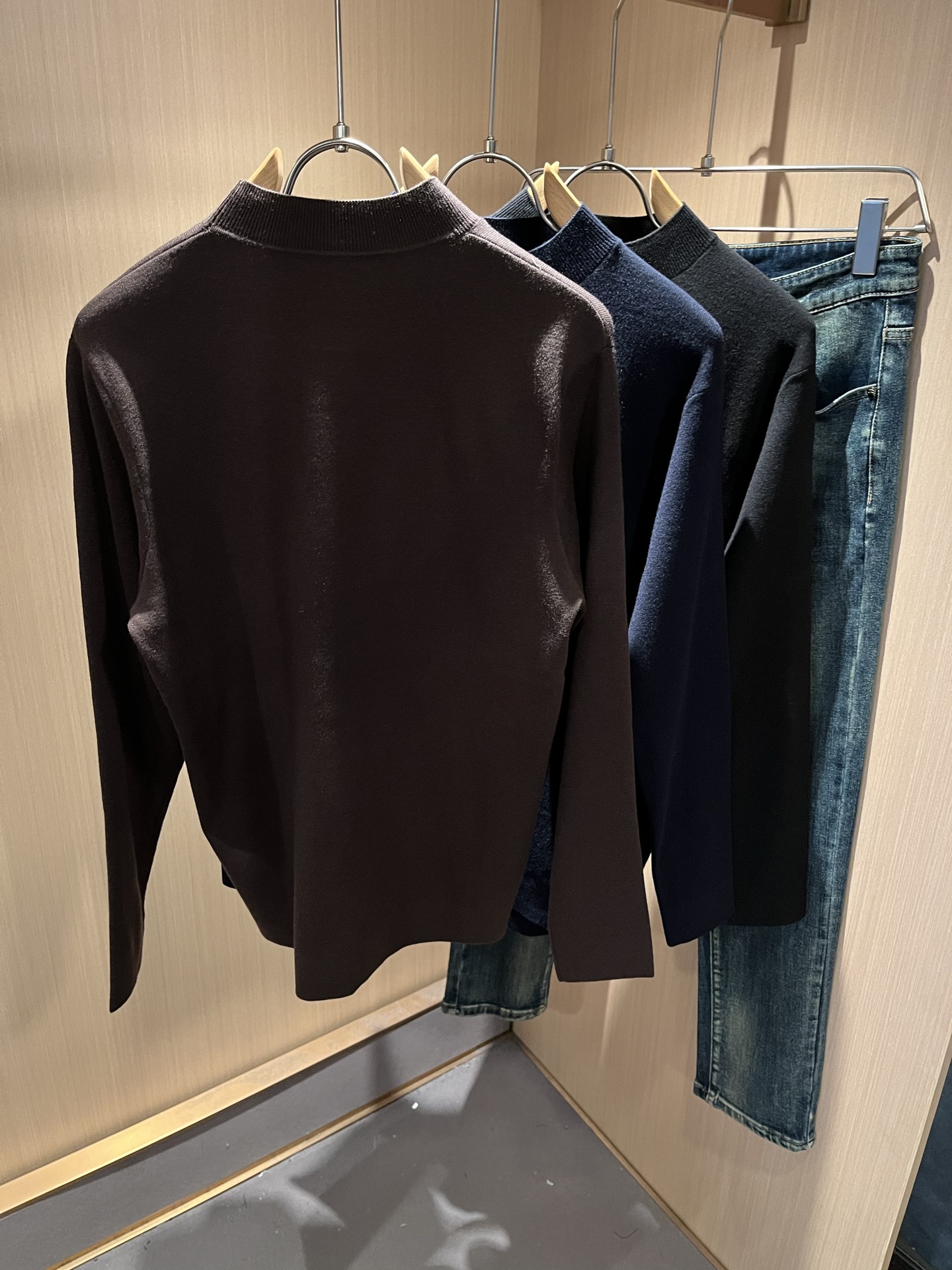 Loro Piana诺悠翩雅 2025秋冬男士最新的贸易订单针织羊毛衫，全品相！！上身舒适透气，不僵硬，