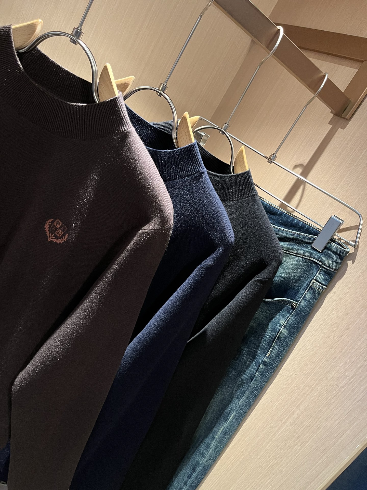 Loro Piana诺悠翩雅 2025秋冬男士最新的贸易订单针织羊毛衫，全品相！！上身舒适透气，不僵硬，