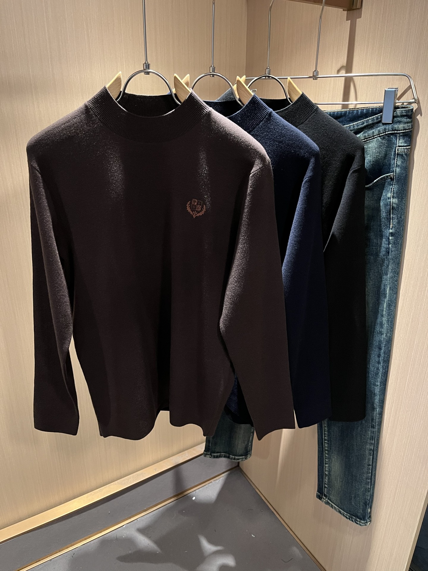 Loro Piana诺悠翩雅 2025秋冬男士最新的贸易订单针织羊毛衫，全品相！！上身舒适透气，不僵硬，