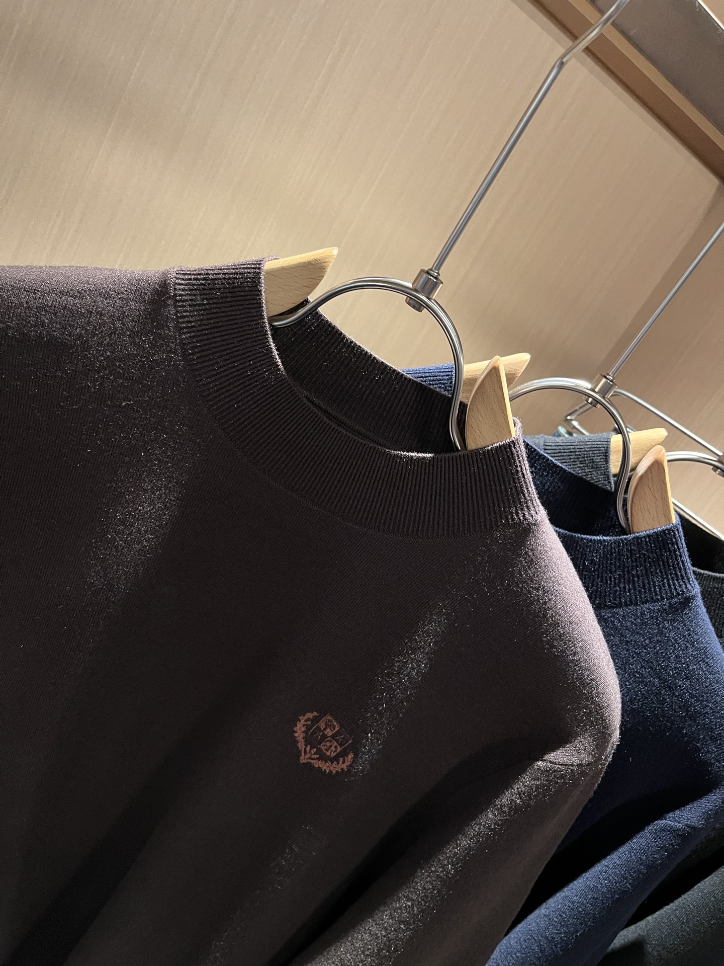 Loro Piana诺悠翩雅 2025秋冬男士最新的贸易订单针织羊毛衫，全品相！！上身舒适透气，不僵硬，