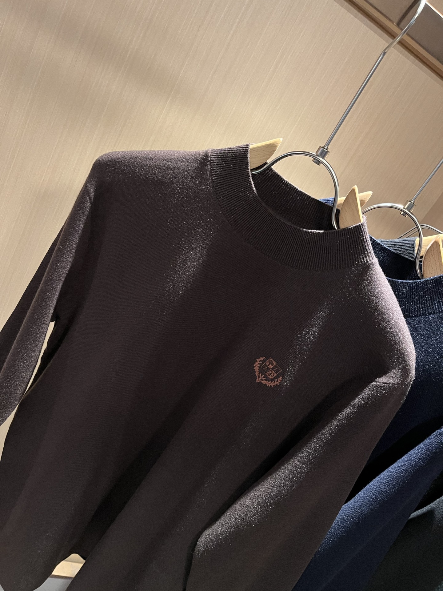 Loro Piana诺悠翩雅 2025秋冬男士最新的贸易订单针织羊毛衫，全品相！！上身舒适透气，不僵硬，