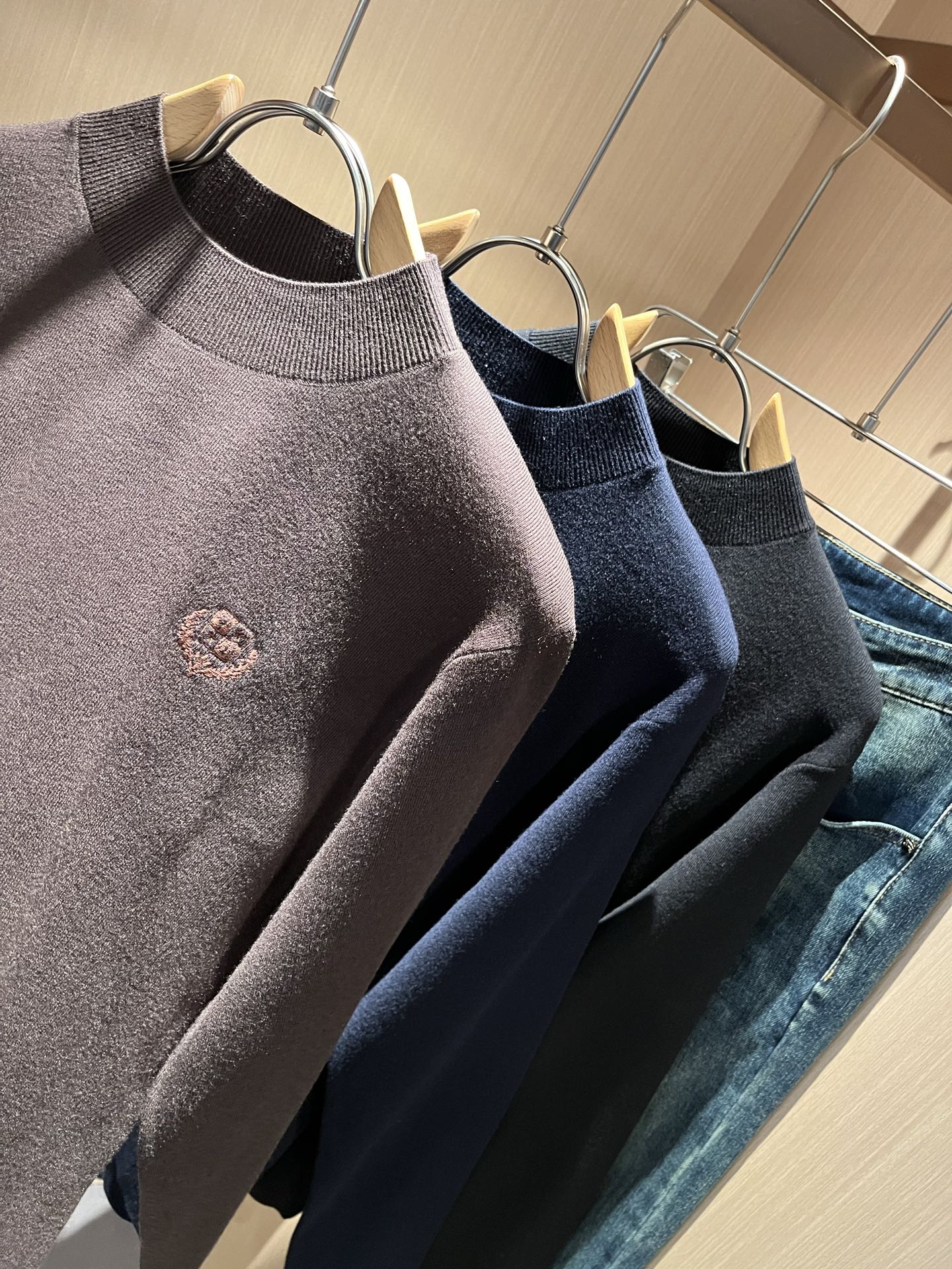 Loro Piana诺悠翩雅 2025秋冬男士最新的贸易订单针织羊毛衫，全品相！！上身舒适透气，不僵硬，