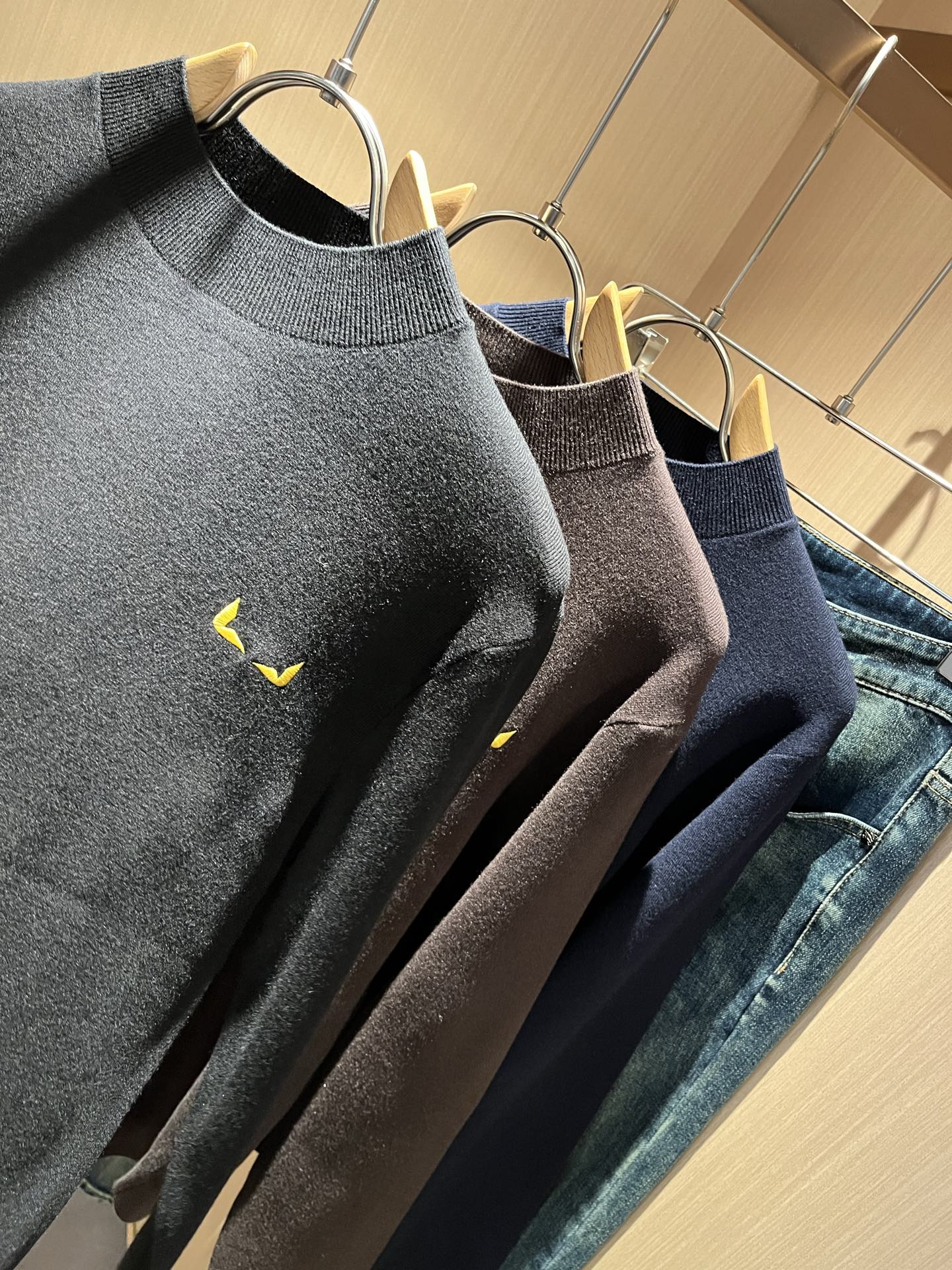 FEN*I 芬*迪 2025秋冬新款FD家族男女同款针织羊毛衫，男女同款👫百搭。意大利原厂订单，FD家族