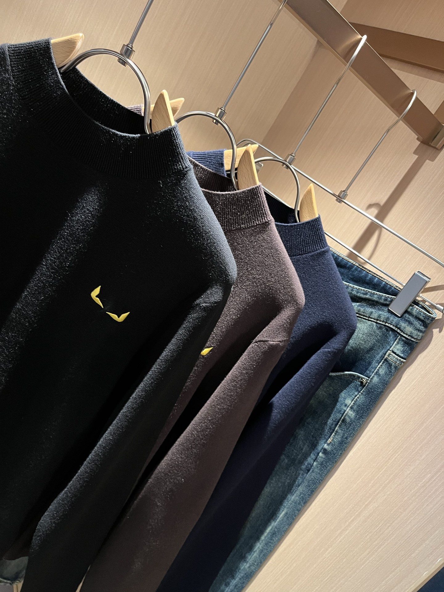 FEN*I 芬*迪 2025秋冬新款FD家族男女同款针织羊毛衫，男女同款👫百搭。意大利原厂订单，FD家族