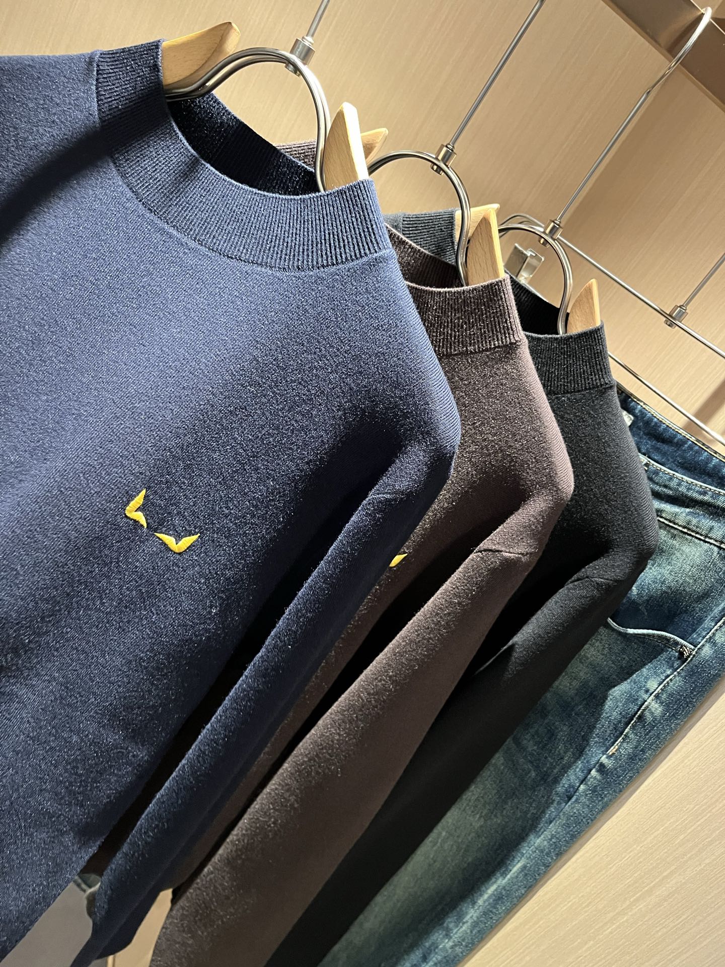 FEN*I 芬*迪 2025秋冬新款FD家族男女同款针织羊毛衫，男女同款👫百搭。意大利原厂订单，FD家族