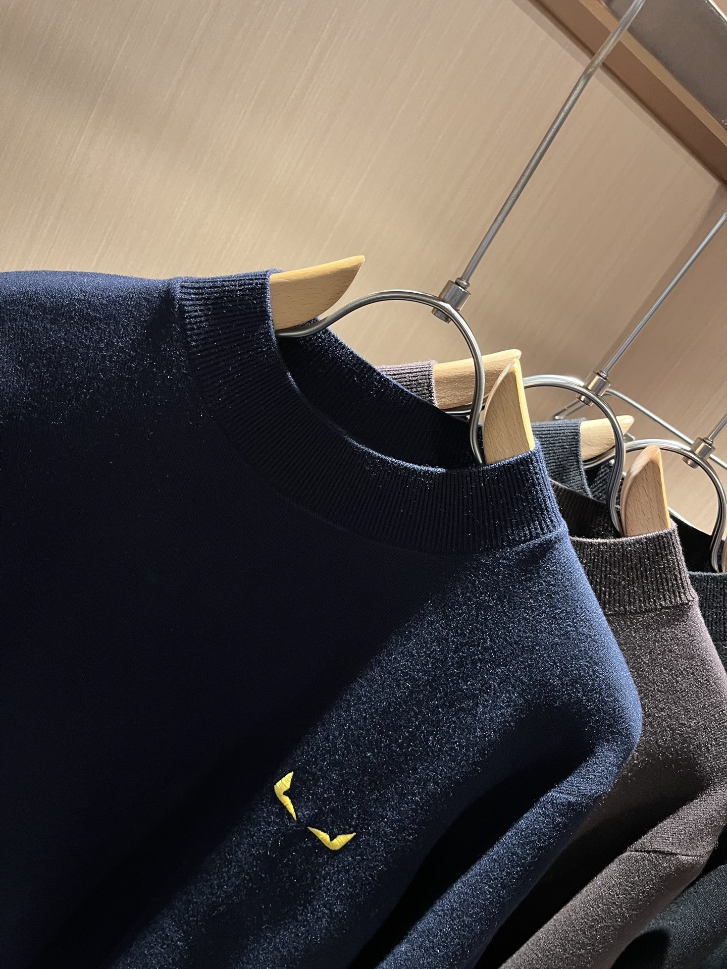 FEN*I 芬*迪 2025秋冬新款FD家族男女同款针织羊毛衫，男女同款👫百搭。意大利原厂订单，FD家族