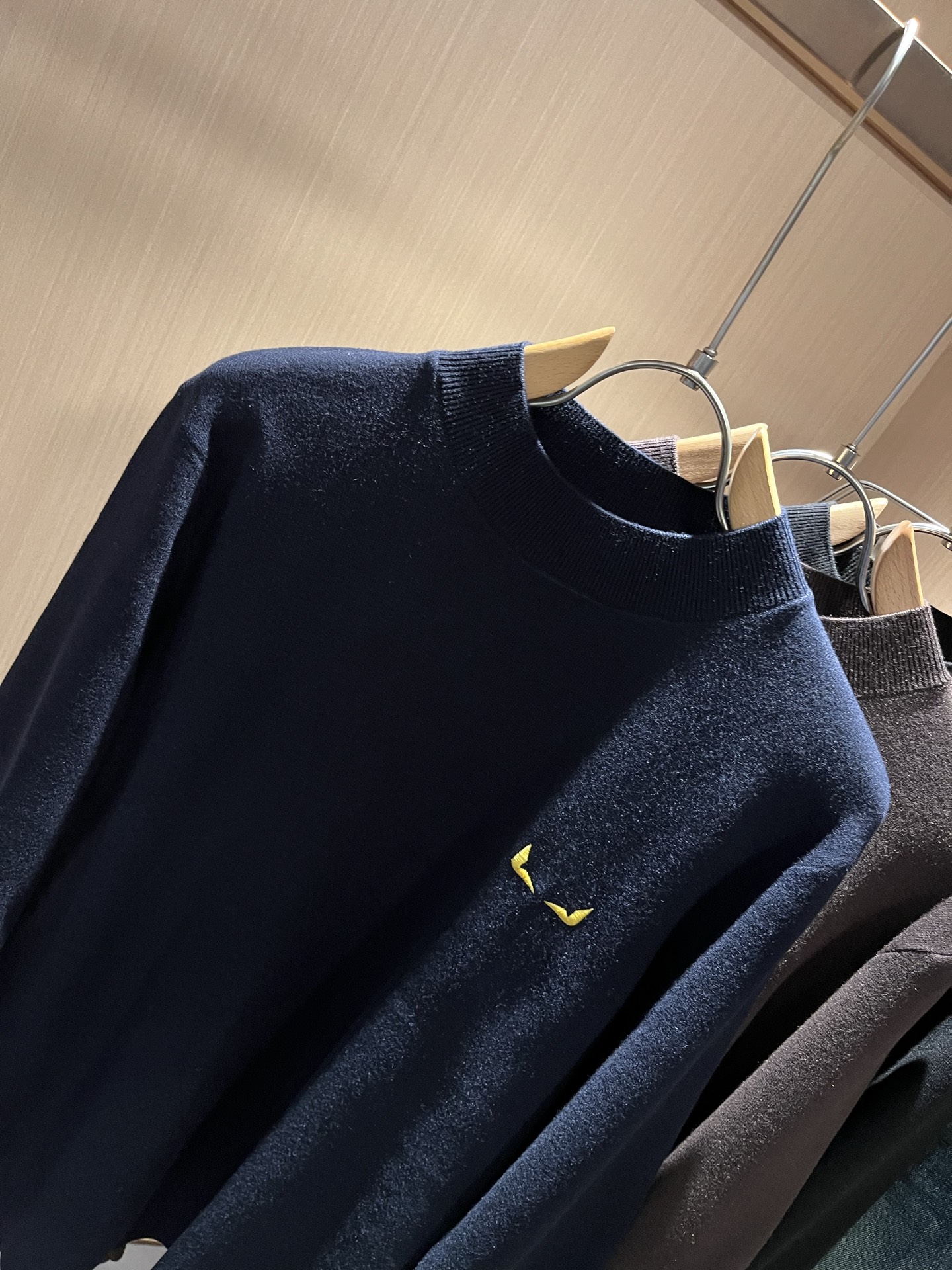 FEN*I 芬*迪 2025秋冬新款FD家族男女同款针织羊毛衫，男女同款👫百搭。意大利原厂订单，FD家族