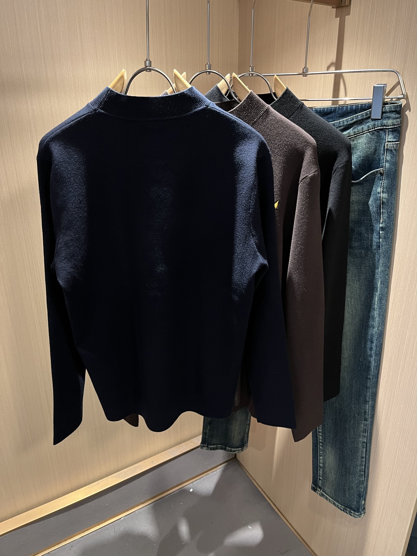 FEN*I 芬*迪 2025秋冬新款FD家族男女同款针织羊毛衫，男女同款👫百搭。意大利原厂订单，FD家族