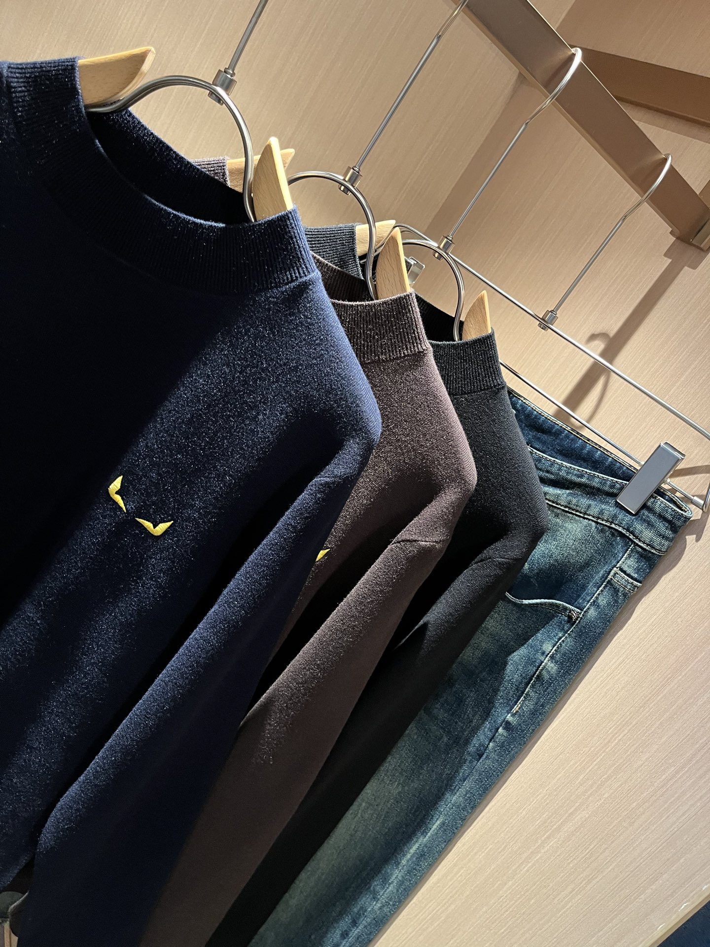 FEN*I 芬*迪 2025秋冬新款FD家族男女同款针织羊毛衫，男女同款👫百搭。意大利原厂订单，FD家族