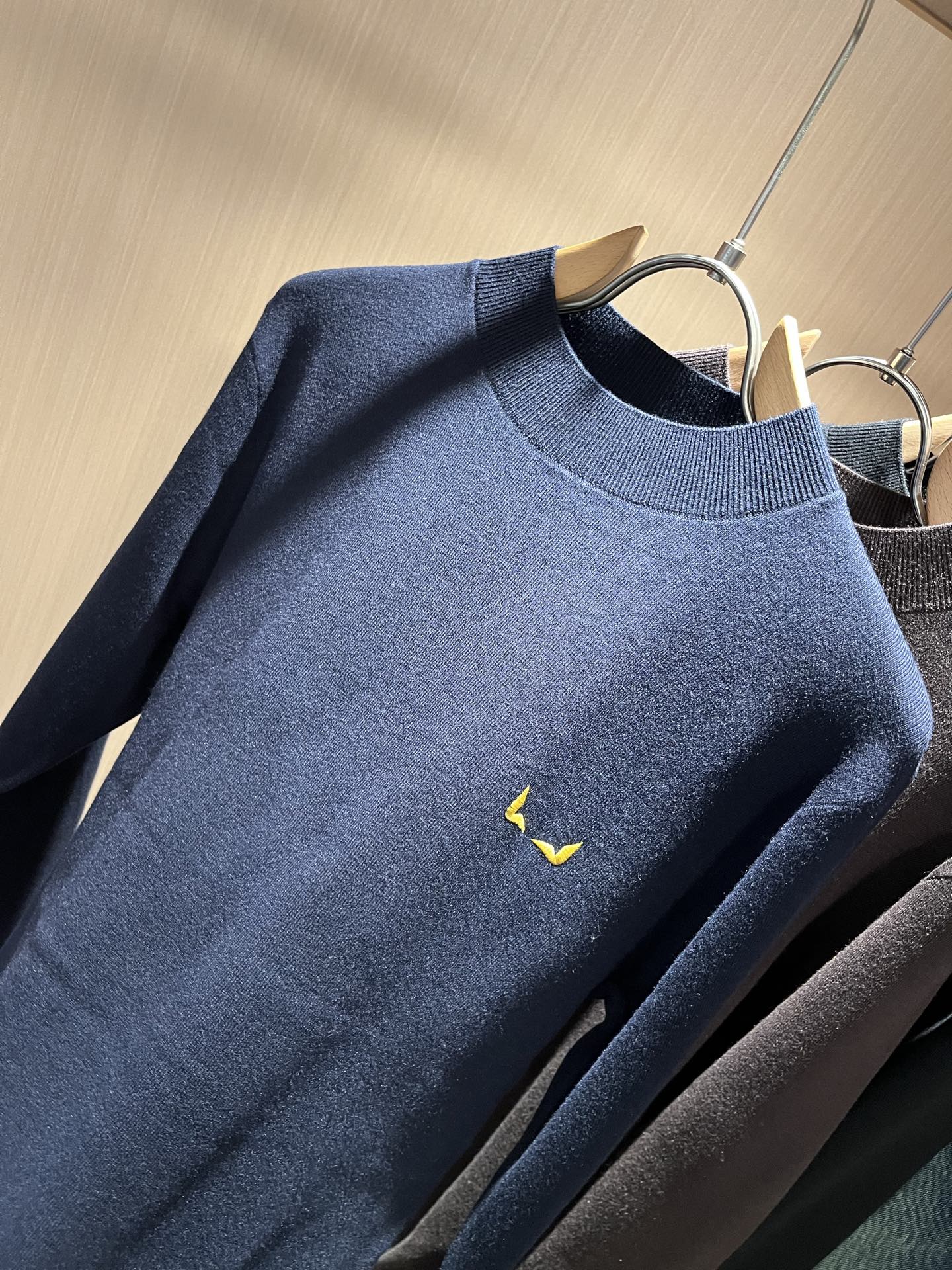 FEN*I 芬*迪 2025秋冬新款FD家族男女同款针织羊毛衫，男女同款👫百搭。意大利原厂订单，FD家族